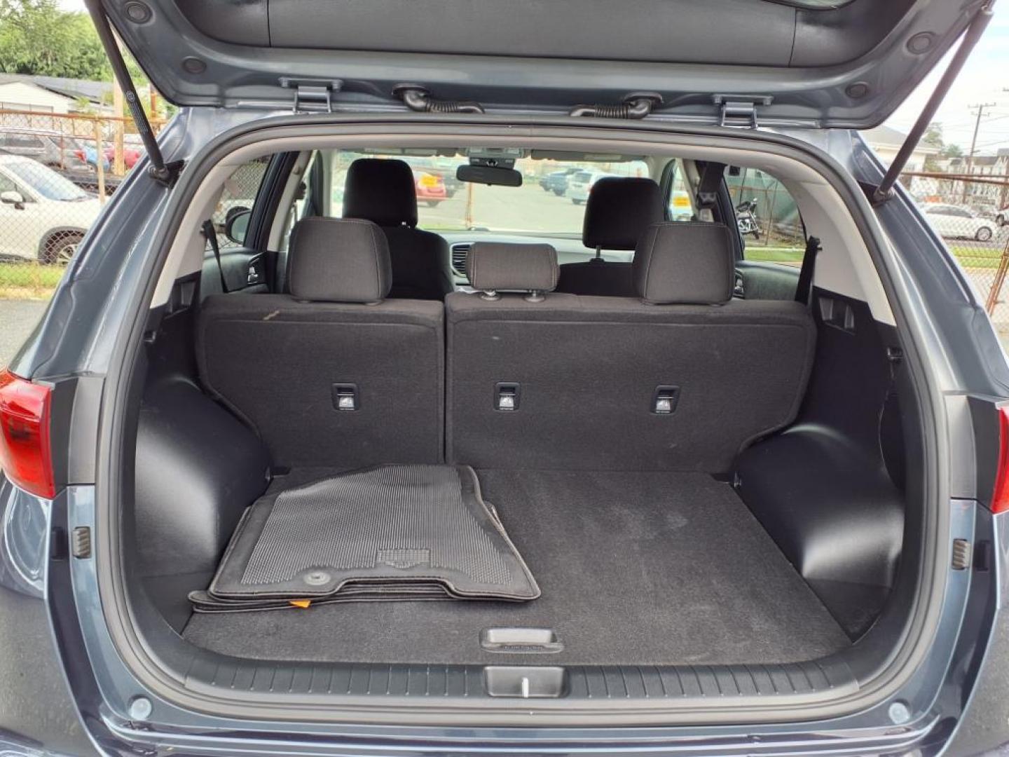 2019 Pacific Blue Kia Sportage LX (KNDPMCAC7K7) with an 2.4L 4 Cylinder Fuel Injected engine, 4CYL AWD transmission, located at 50 Eastern Blvd., Essex, MD, 21221, (410) 686-3444, 39.304367, -76.484947 - Photo#4