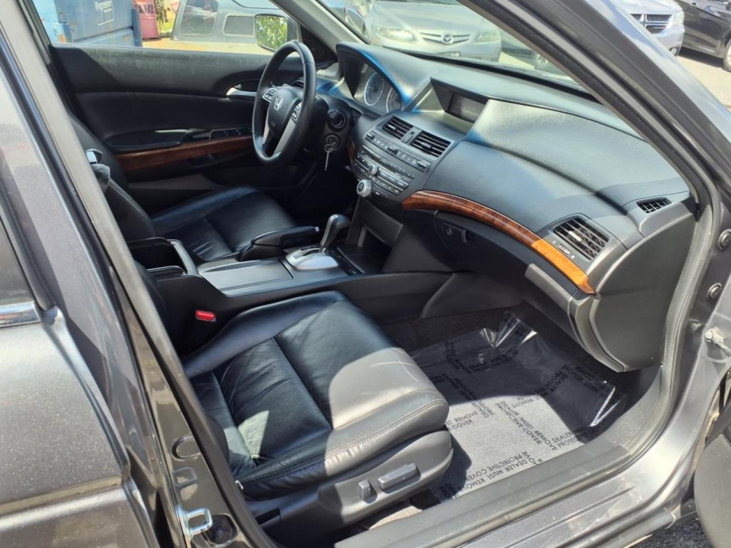 2012 Polished Metal Metallic Honda Accord EX-L (1HGCP2F89CA) with an 2.4L 2.4L I4 190hp 162ft. lbs. Sequential-Port F.I. engine, 5-Speed Automatic transmission, located at 50 Eastern Blvd., Essex, MD, 21221, (410) 686-3444, 39.304367, -76.484947 - Photo#17
