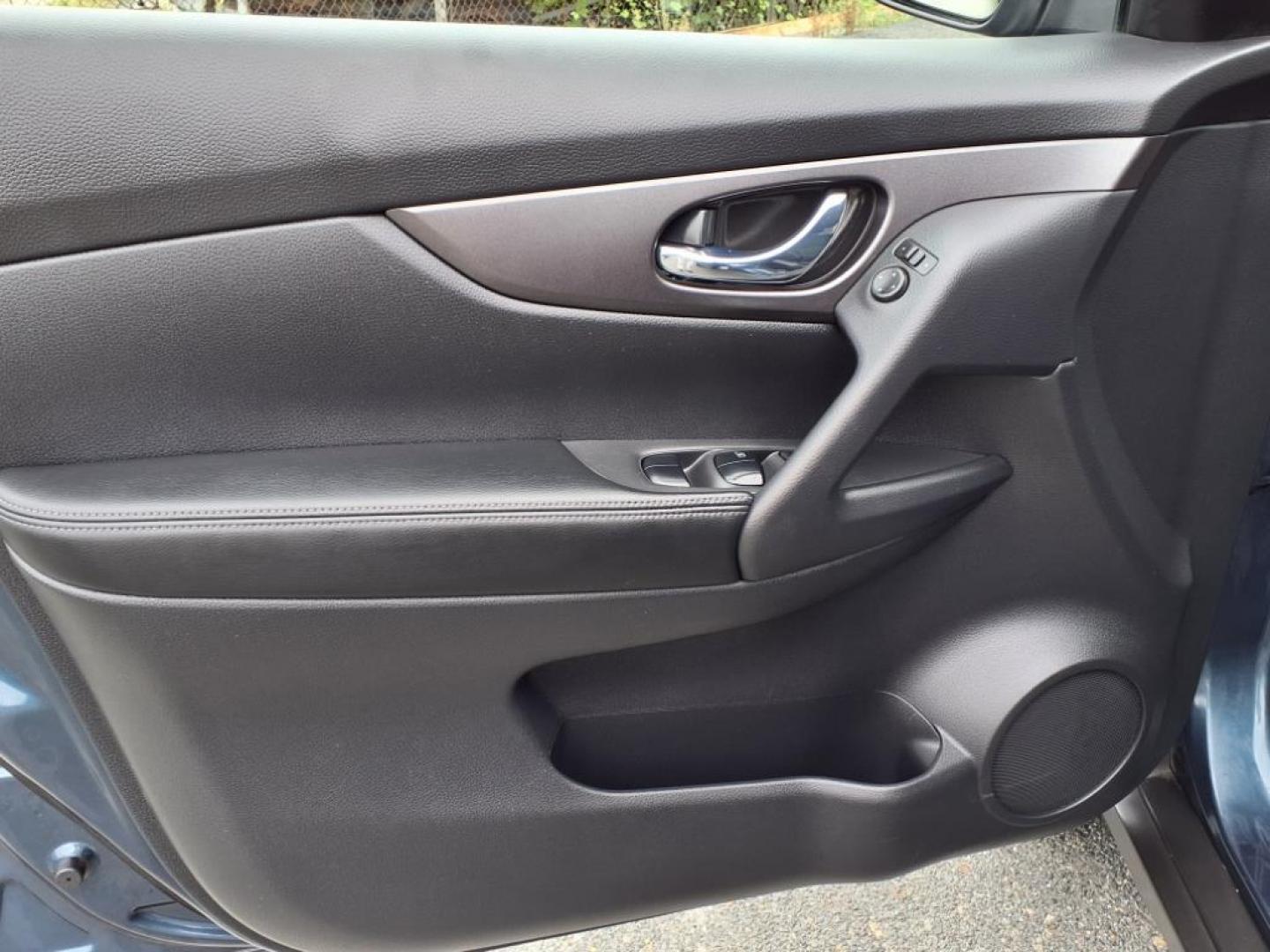 2016 Arctic Blue Metallic Nissan Rogue S (JN8AT2MT3GW) with an 2.5L 2.5L I4 170hp 175ft. lbs. Sequential-Port F.I. engine, CVT transmission, located at 50 Eastern Blvd., Essex, MD, 21221, (410) 686-3444, 39.304367, -76.484947 - Photo#10