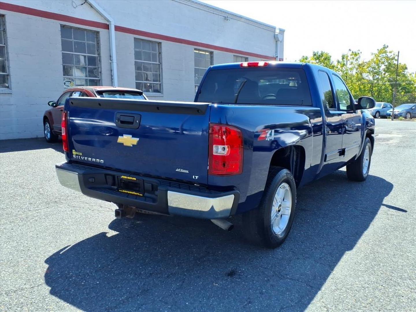 2013 Blue Chevrolet Silverado 1500 LT (1GCRKSE74DZ) with an 5.3L 8 Cylinder Sequential-Port F.I. engine, AT 4X4 transmission, located at 50 Eastern Blvd., Essex, MD, 21221, (410) 686-3444, 39.304367, -76.484947 - Photo#4