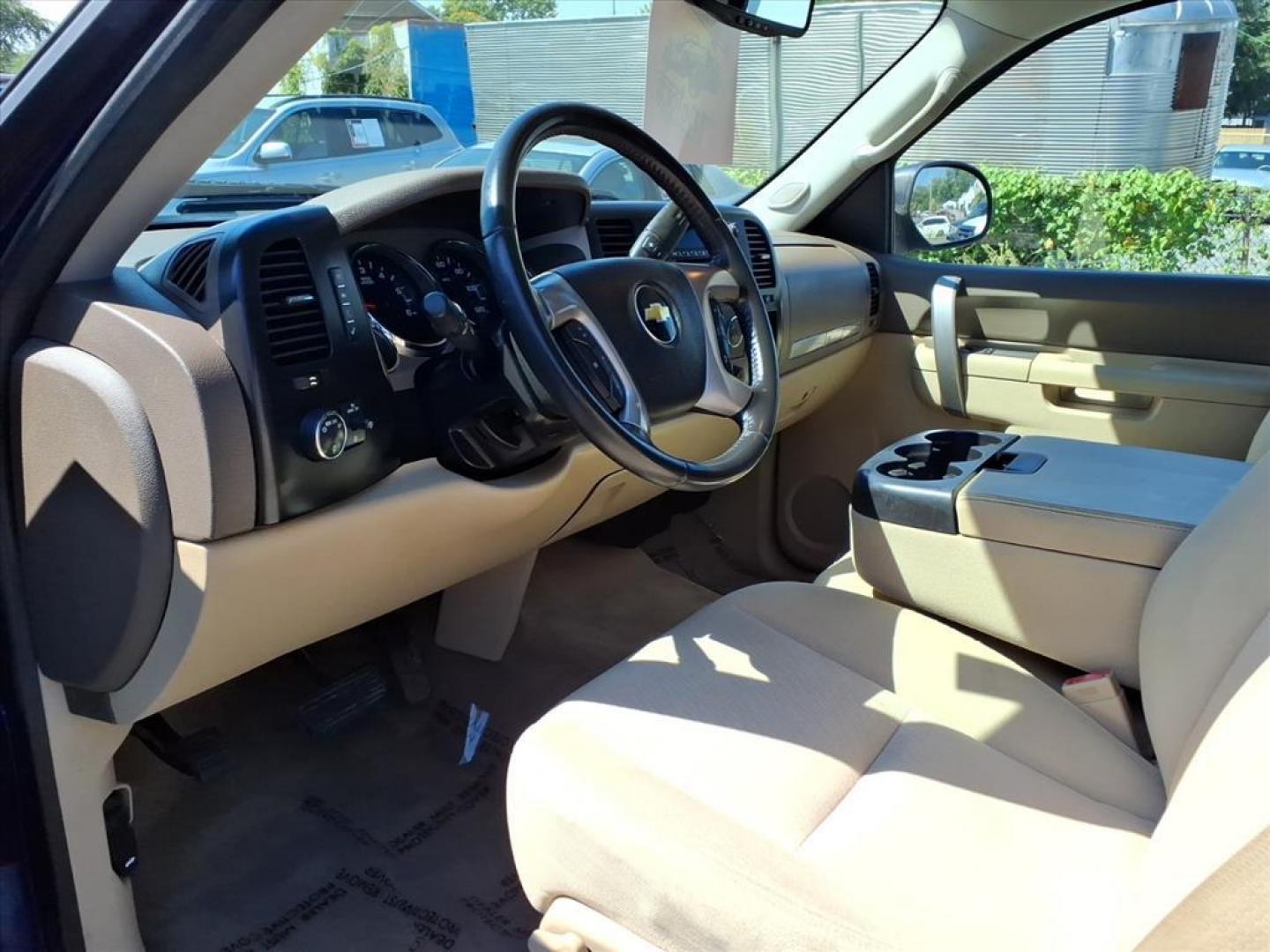 2013 Blue Chevrolet Silverado 1500 LT (1GCRKSE74DZ) with an 5.3L 8 Cylinder Sequential-Port F.I. engine, AT 4X4 transmission, located at 50 Eastern Blvd., Essex, MD, 21221, (410) 686-3444, 39.304367, -76.484947 - Photo#10