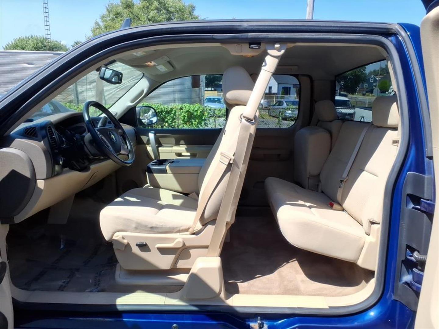 2013 Blue Chevrolet Silverado 1500 LT (1GCRKSE74DZ) with an 5.3L 8 Cylinder Sequential-Port F.I. engine, AT 4X4 transmission, located at 50 Eastern Blvd., Essex, MD, 21221, (410) 686-3444, 39.304367, -76.484947 - Photo#12