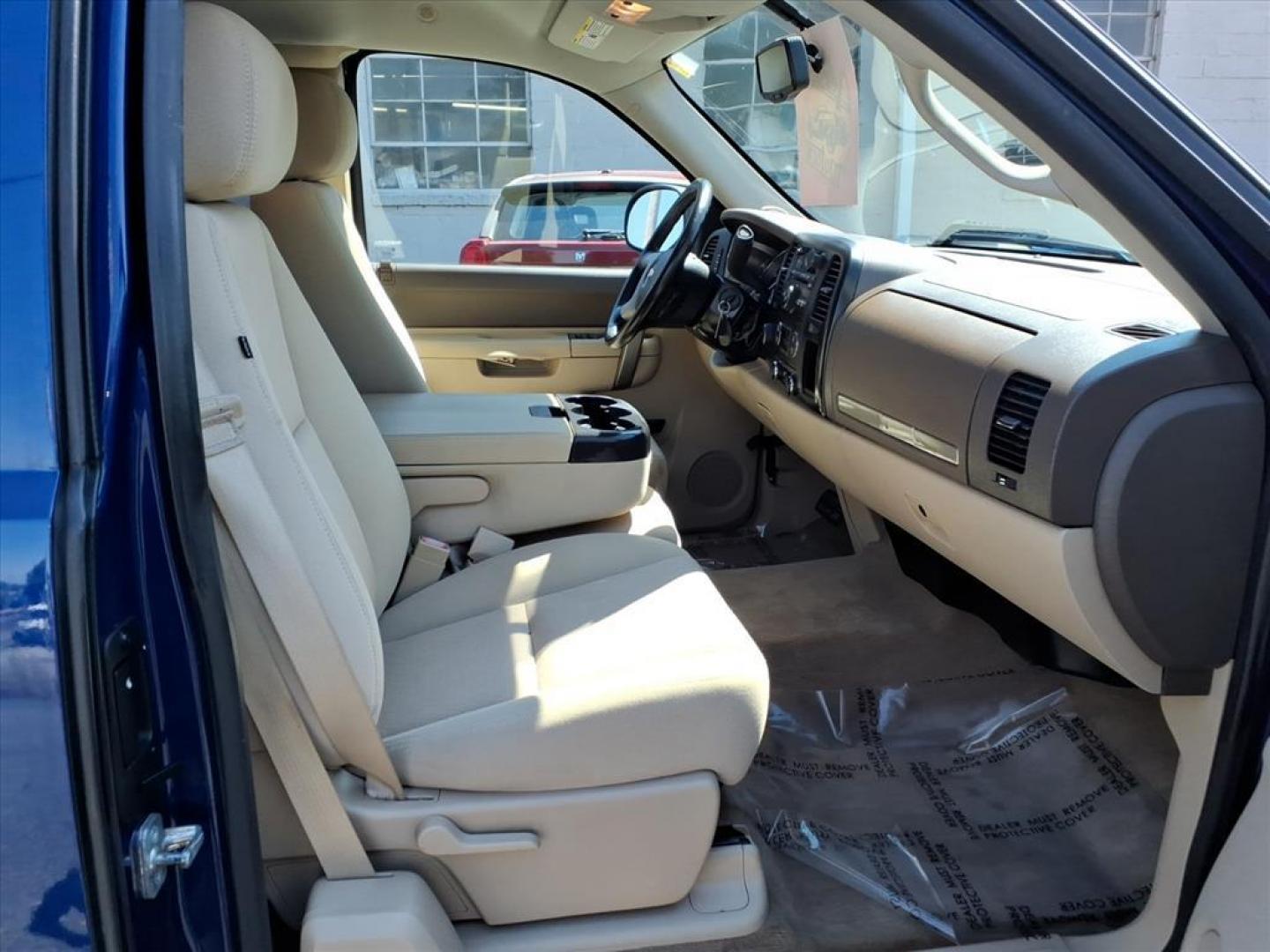 2013 Blue Chevrolet Silverado 1500 LT (1GCRKSE74DZ) with an 5.3L 8 Cylinder Sequential-Port F.I. engine, AT 4X4 transmission, located at 50 Eastern Blvd., Essex, MD, 21221, (410) 686-3444, 39.304367, -76.484947 - Photo#13