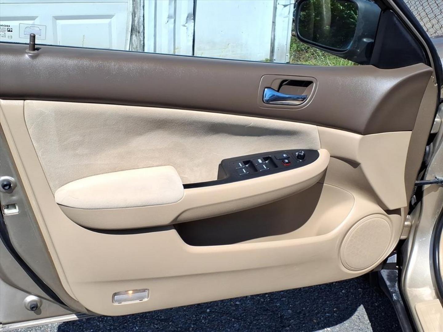 2005 Desert Mist Metallic Honda Accord LX (1HGCM56455A) with an 2.4L 4 Cylinder Fuel Injected engine, Automatic transmission, located at 50 Eastern Blvd., Essex, MD, 21221, (410) 686-3444, 39.304367, -76.484947 - Photo#9