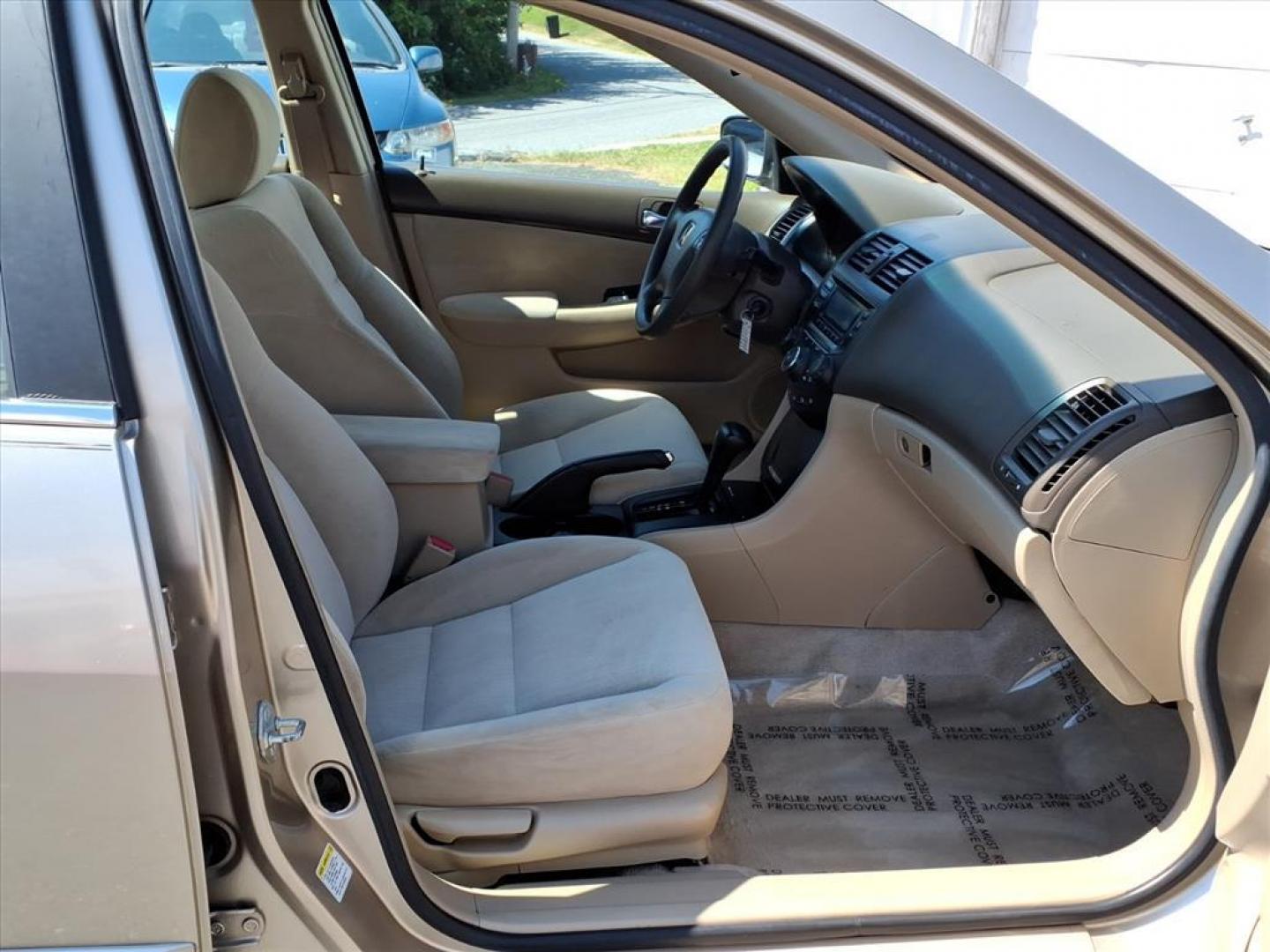 2005 Desert Mist Metallic Honda Accord LX (1HGCM56455A) with an 2.4L 4 Cylinder Fuel Injected engine, Automatic transmission, located at 50 Eastern Blvd., Essex, MD, 21221, (410) 686-3444, 39.304367, -76.484947 - Photo#16