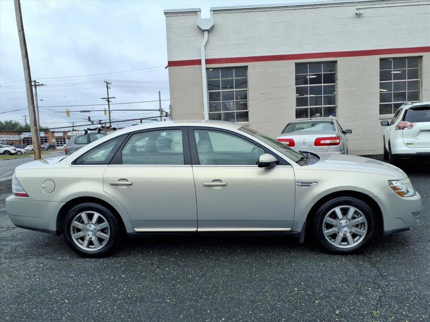 2009 Smokestone Clearcoat Metallic Ford Taurus SEL (1FAHP24W29G) with an 3.5L 6 Cylinder Sequential-Port F.I. engine, V6 transmission, located at 50 Eastern Blvd., Essex, MD, 21221, (410) 686-3444, 39.304367, -76.484947 - Photo#5