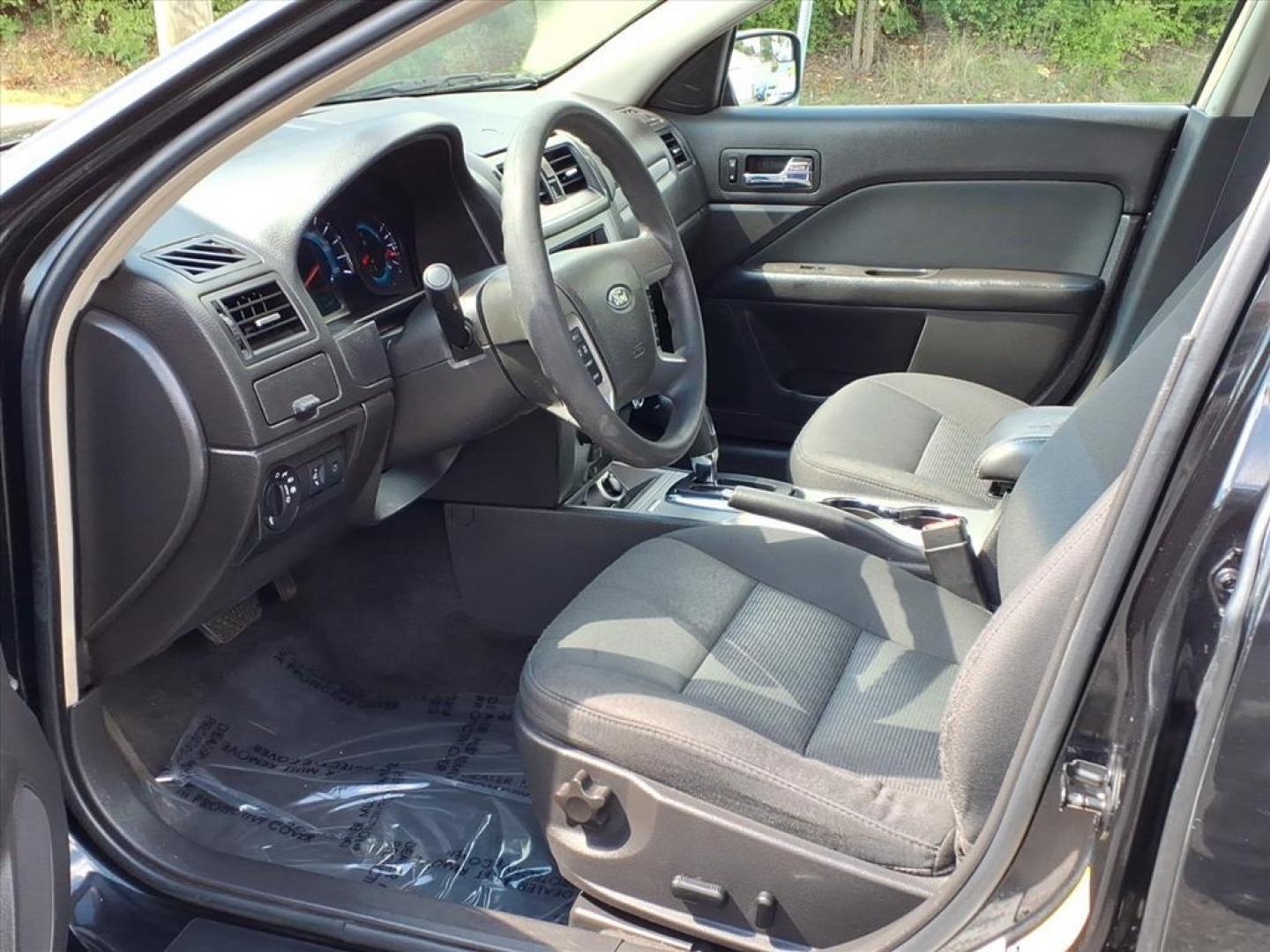 2011 Black Ford Fusion SE (3FAHP0HA4BR) with an 2.5L 4 Cylinder Sequential-Port F.I. engine, Automatic transmission, located at 50 Eastern Blvd., Essex, MD, 21221, (410) 686-3444, 39.304367, -76.484947 - Photo#7