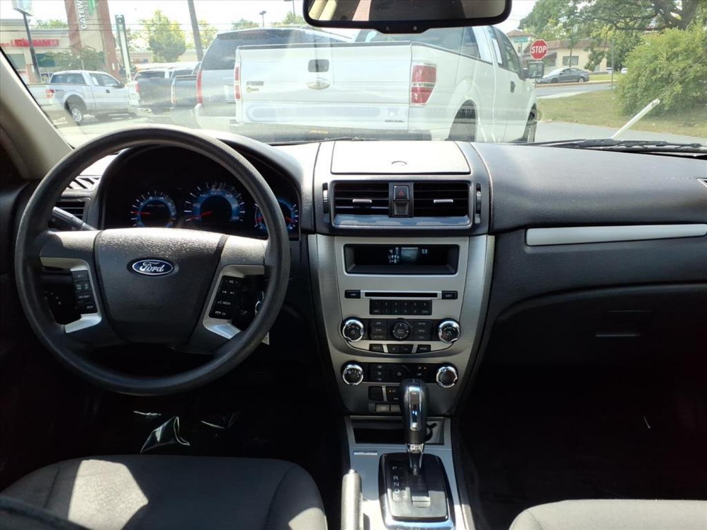 2011 Black Ford Fusion SE (3FAHP0HA4BR) with an 2.5L 4 Cylinder Sequential-Port F.I. engine, Automatic transmission, located at 50 Eastern Blvd., Essex, MD, 21221, (410) 686-3444, 39.304367, -76.484947 - Photo#10