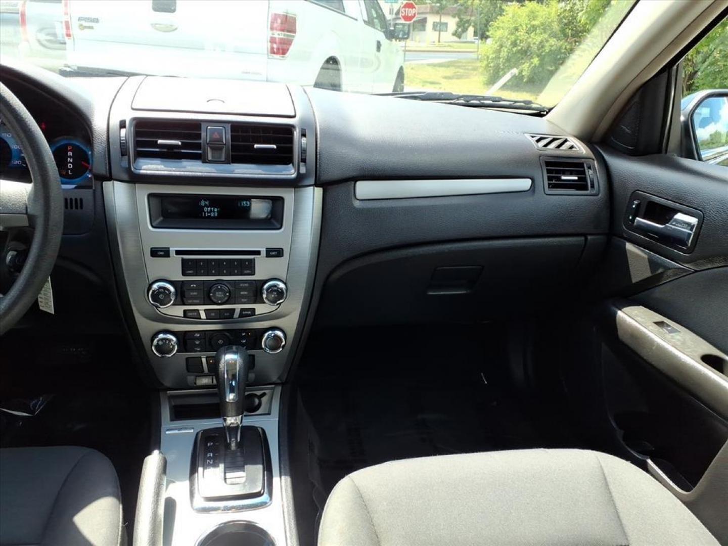 2011 Black Ford Fusion SE (3FAHP0HA4BR) with an 2.5L 4 Cylinder Sequential-Port F.I. engine, Automatic transmission, located at 50 Eastern Blvd., Essex, MD, 21221, (410) 686-3444, 39.304367, -76.484947 - Photo#11