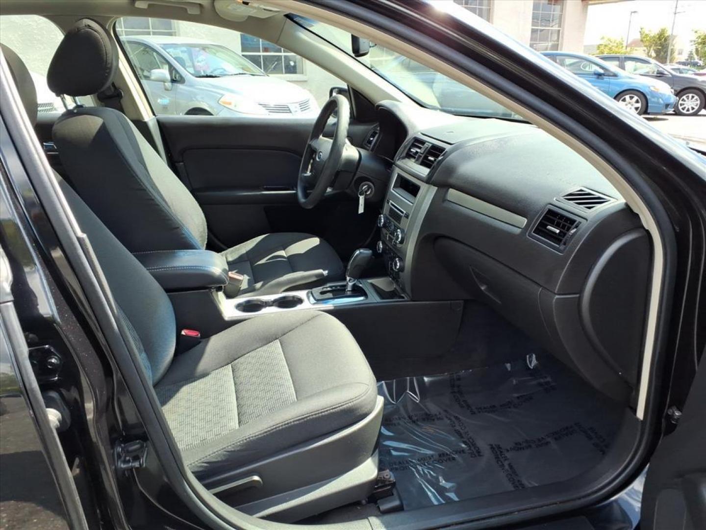 2011 Black Ford Fusion SE (3FAHP0HA4BR) with an 2.5L 4 Cylinder Sequential-Port F.I. engine, Automatic transmission, located at 50 Eastern Blvd., Essex, MD, 21221, (410) 686-3444, 39.304367, -76.484947 - Photo#13