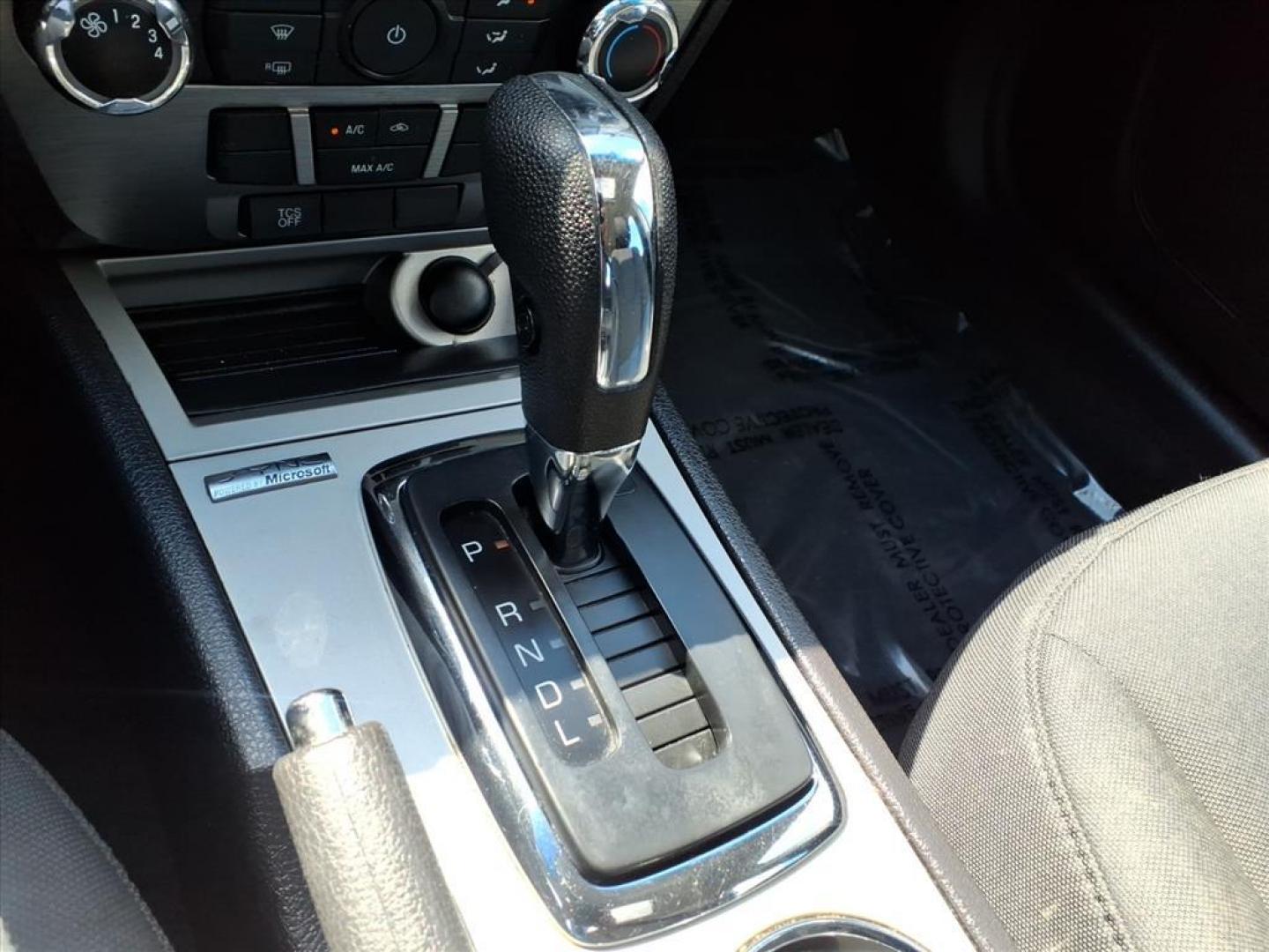 2011 Black Ford Fusion SE (3FAHP0HA4BR) with an 2.5L 4 Cylinder Sequential-Port F.I. engine, Automatic transmission, located at 50 Eastern Blvd., Essex, MD, 21221, (410) 686-3444, 39.304367, -76.484947 - Photo#14