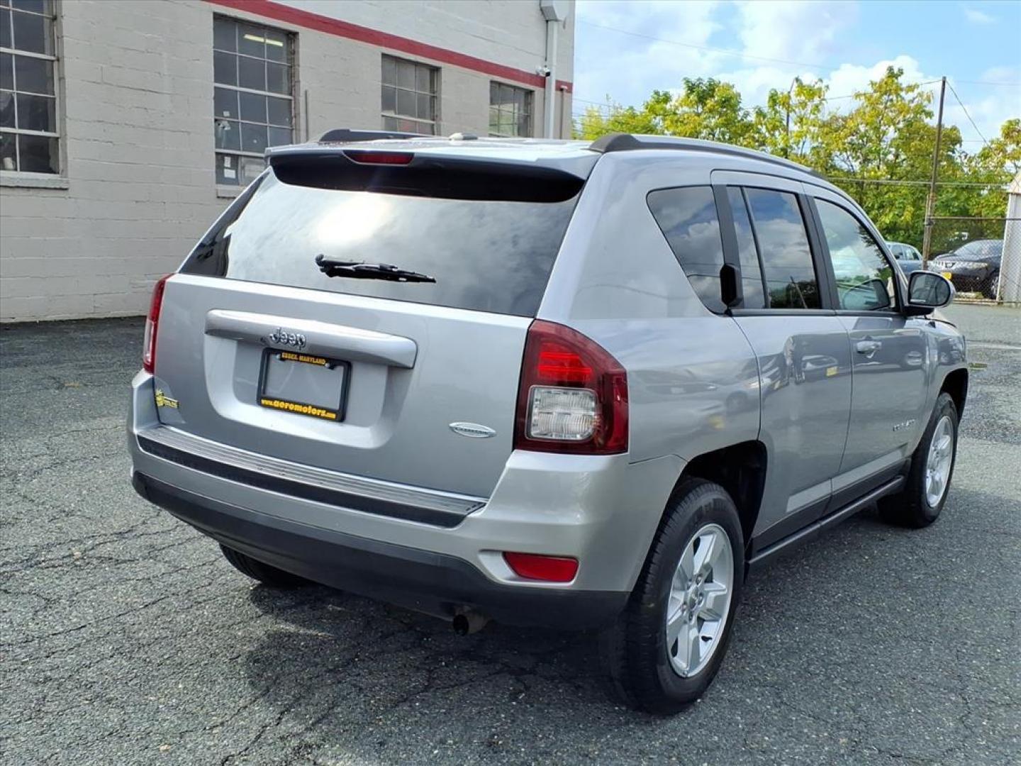 2017 Billet Silver Metallic Clear Coat Jeep Compass Latitude (1C4NJCEA8HD) with an 2.0L 4 Cylinder Sequential-Port F.I. engine, Automatic transmission, located at 50 Eastern Blvd., Essex, MD, 21221, (410) 686-3444, 39.304367, -76.484947 - Photo#5