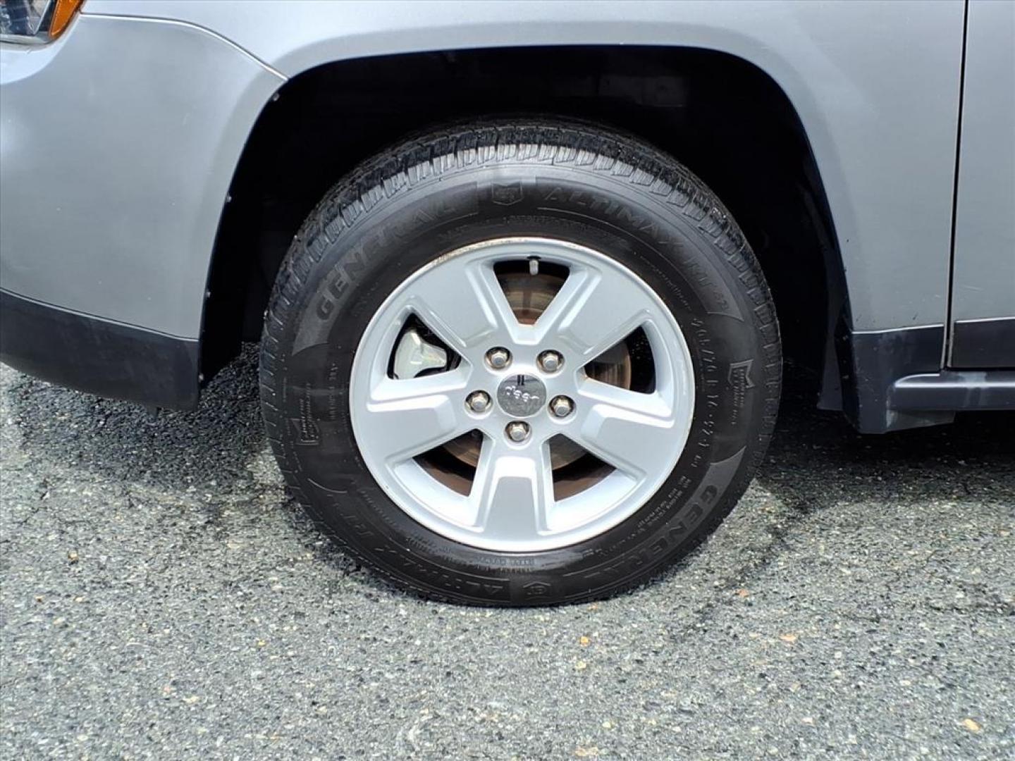2017 Billet Silver Metallic Clear Coat Jeep Compass Latitude (1C4NJCEA8HD) with an 2.0L 4 Cylinder Sequential-Port F.I. engine, Automatic transmission, located at 50 Eastern Blvd., Essex, MD, 21221, (410) 686-3444, 39.304367, -76.484947 - Photo#9