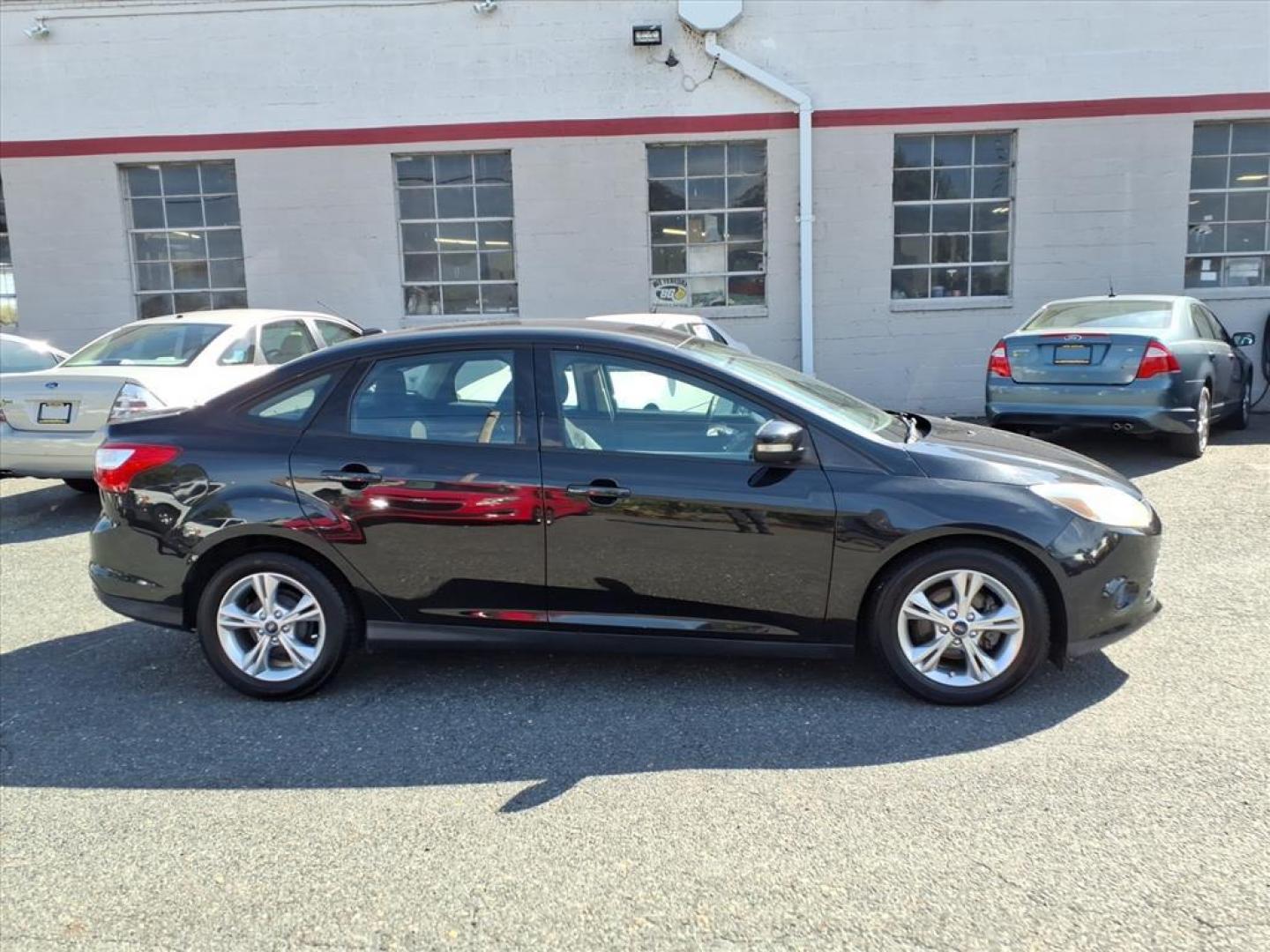 2013 Tuxedo Black Metallic Ford Focus SE (1FADP3F20DL) with an 2.0L 4 Cylinder Fuel Injected engine, 4CYL AT transmission, located at 50 Eastern Blvd., Essex, MD, 21221, (410) 686-3444, 39.304367, -76.484947 - Photo#4