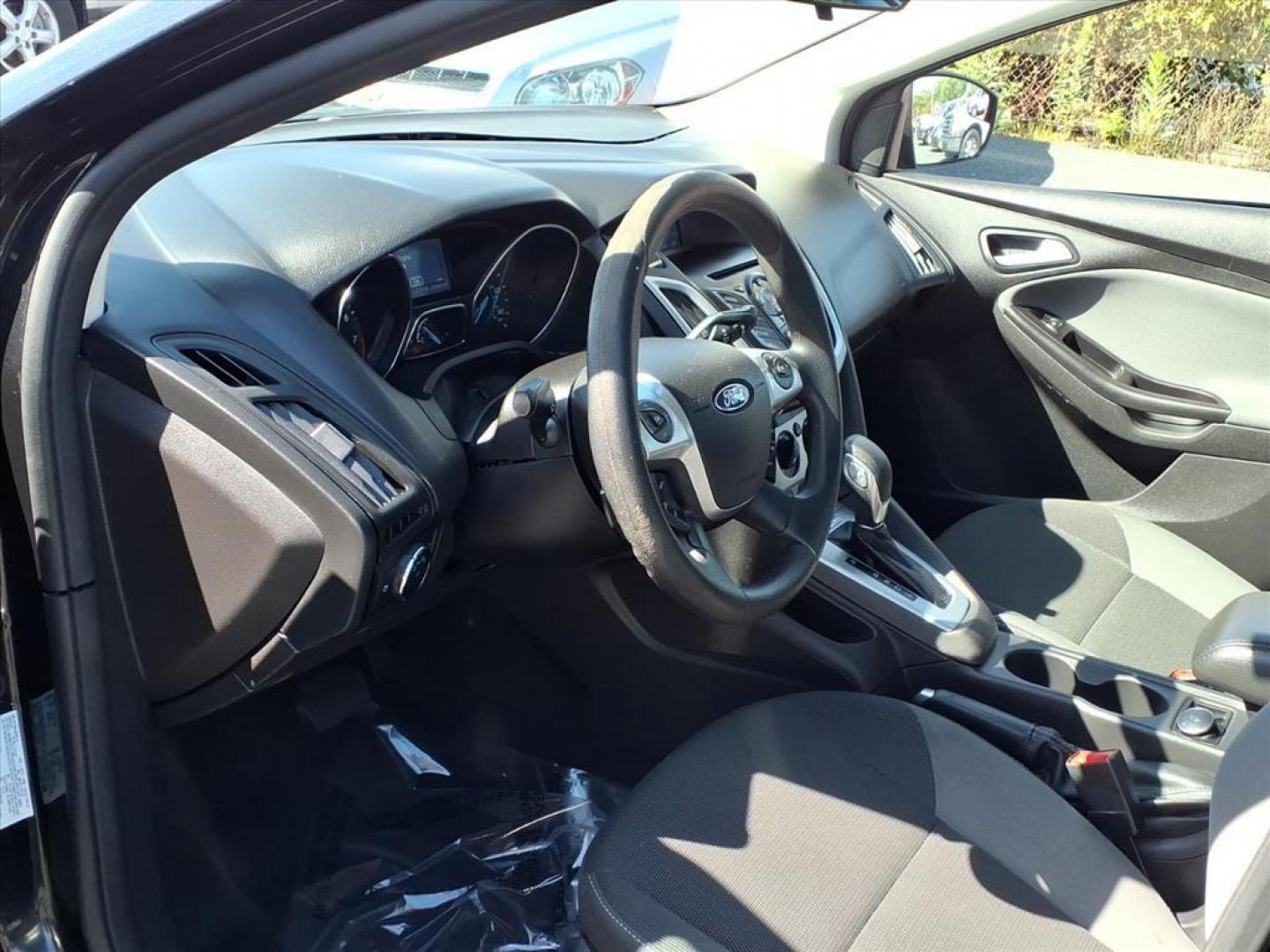 2013 Tuxedo Black Metallic Ford Focus SE (1FADP3F20DL) with an 2.0L 4 Cylinder Fuel Injected engine, 4CYL AT transmission, located at 50 Eastern Blvd., Essex, MD, 21221, (410) 686-3444, 39.304367, -76.484947 - Photo#9
