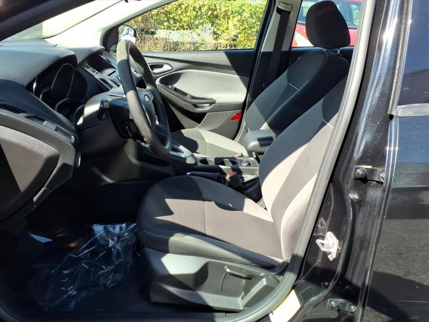 2013 Tuxedo Black Metallic Ford Focus SE (1FADP3F20DL) with an 2.0L 4 Cylinder Fuel Injected engine, 4CYL AT transmission, located at 50 Eastern Blvd., Essex, MD, 21221, (410) 686-3444, 39.304367, -76.484947 - Photo#10