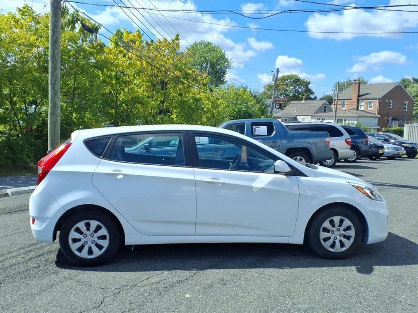 2017 Chalk White Hyundai ACCENT SE (KMHCT5AE6HU) with an 1.6L 4 Cylinder Fuel Injected engine, 4CYL transmission, located at 50 Eastern Blvd., Essex, MD, 21221, (410) 686-3444, 39.304367, -76.484947 - Photo#6