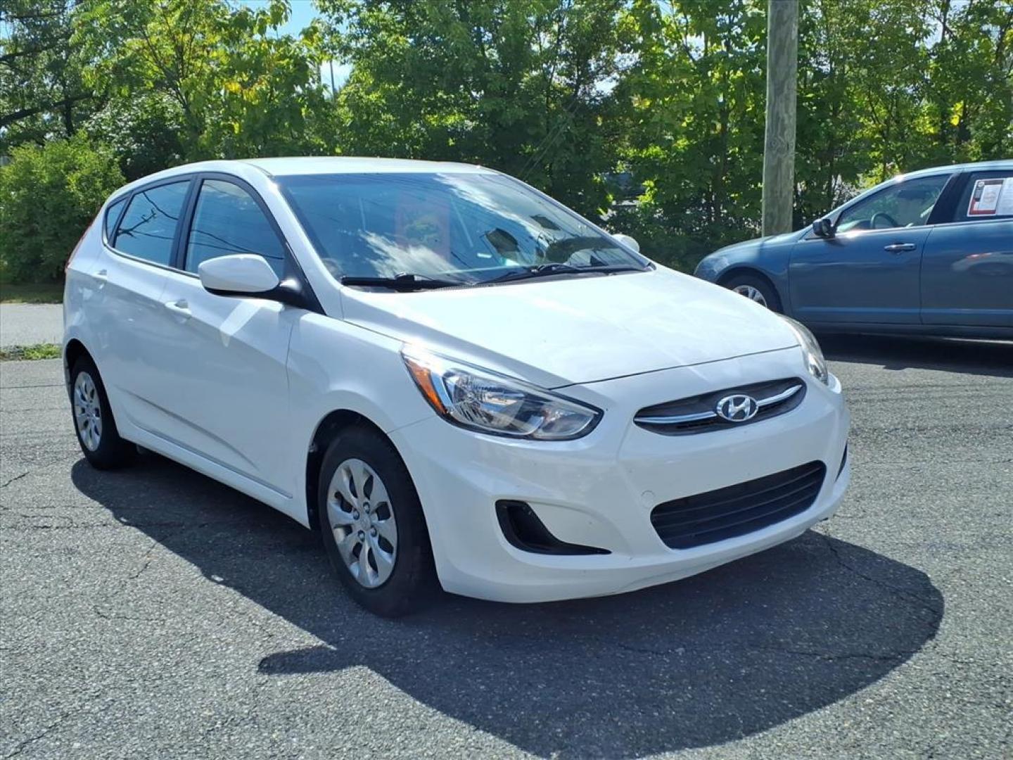 2017 Chalk White Hyundai ACCENT SE (KMHCT5AE6HU) with an 1.6L 4 Cylinder Fuel Injected engine, 4CYL transmission, located at 50 Eastern Blvd., Essex, MD, 21221, (410) 686-3444, 39.304367, -76.484947 - Photo#7