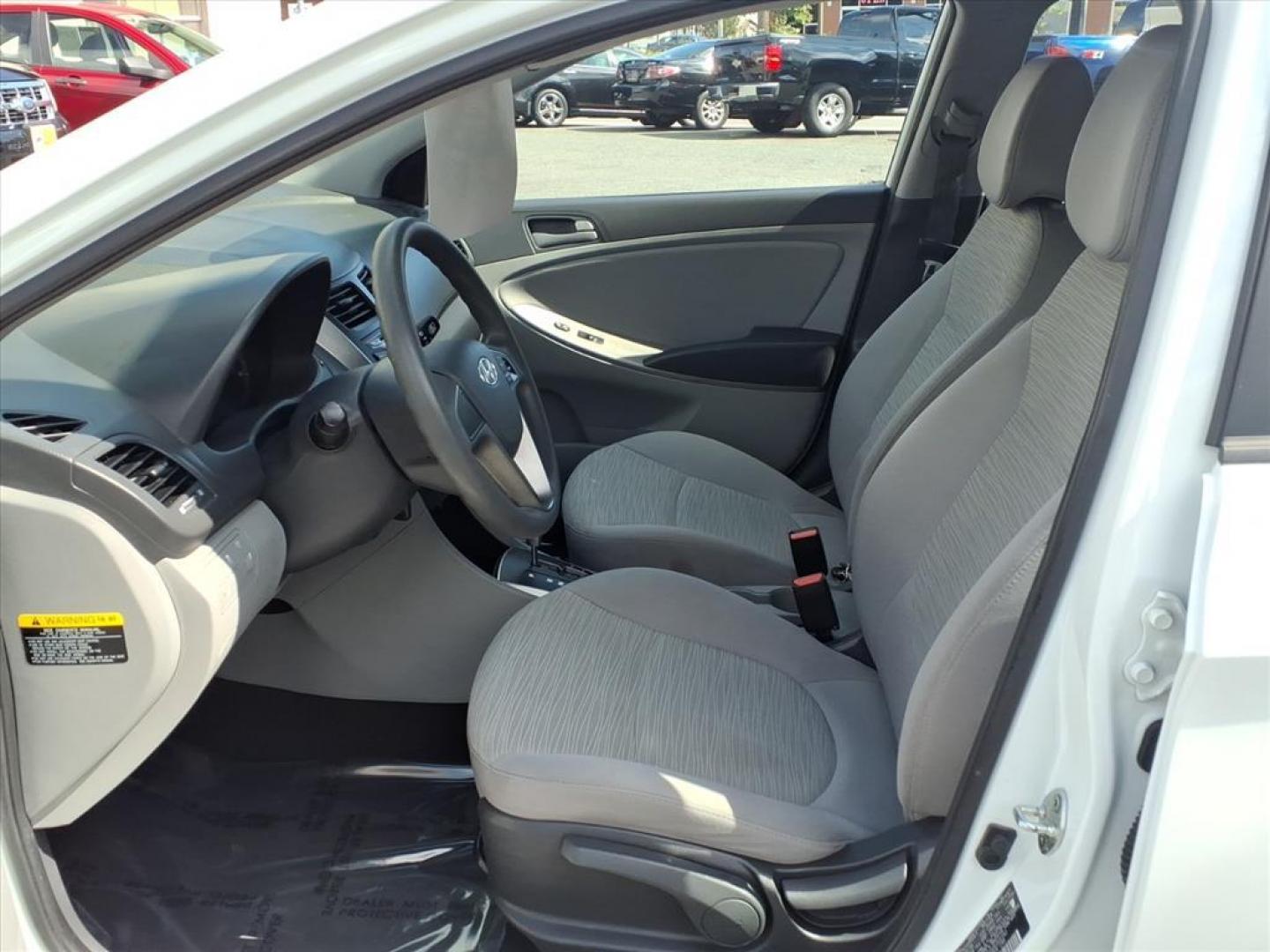 2017 Chalk White Hyundai ACCENT SE (KMHCT5AE6HU) with an 1.6L 4 Cylinder Fuel Injected engine, 4CYL transmission, located at 50 Eastern Blvd., Essex, MD, 21221, (410) 686-3444, 39.304367, -76.484947 - Photo#12