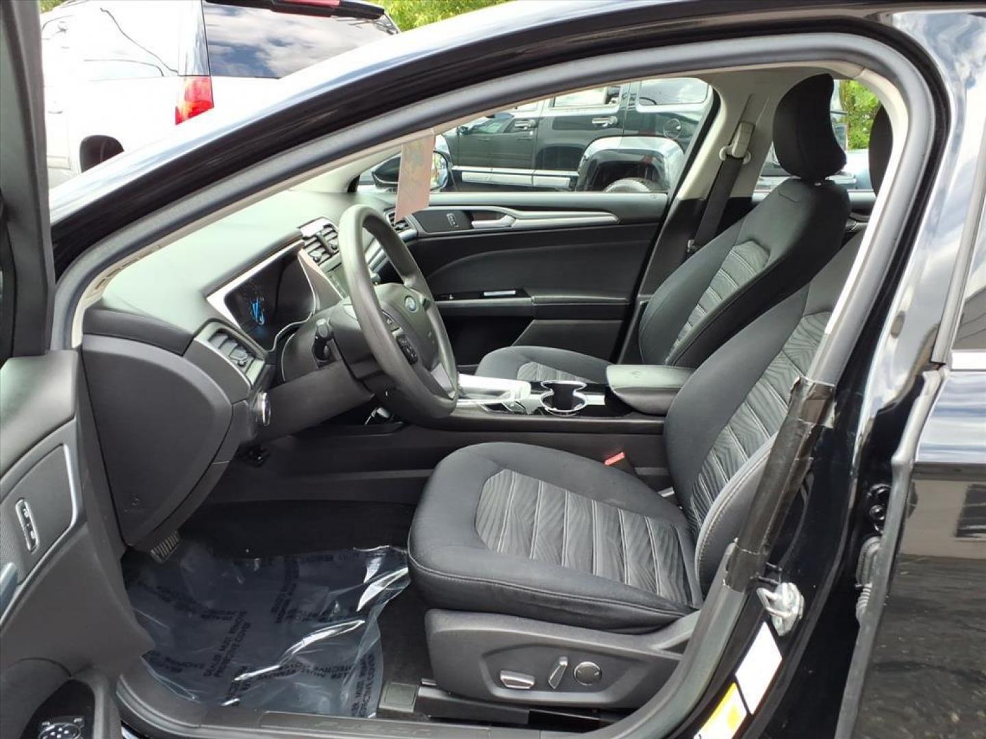2016 Black Ford Fusion SE (3FA6P0H70GR) with an 2.5L 4 Cylinder Sequential-Port F.I. engine, 4CYL transmission, located at 50 Eastern Blvd., Essex, MD, 21221, (410) 686-3444, 39.304367, -76.484947 - Photo#11