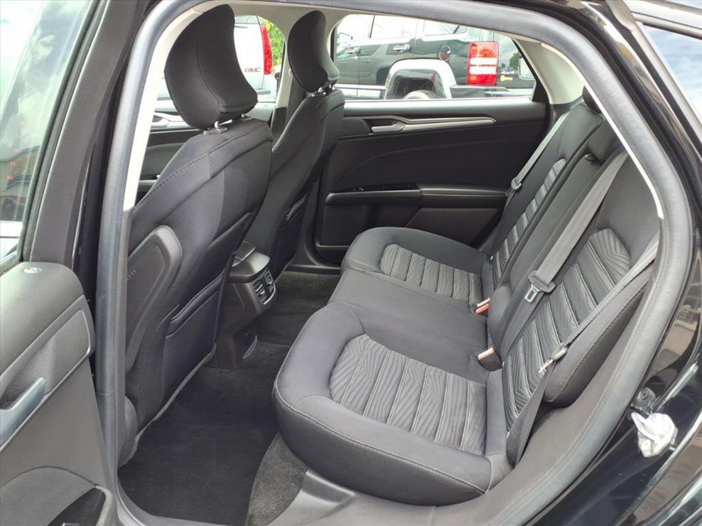 2016 Black Ford Fusion SE (3FA6P0H70GR) with an 2.5L 4 Cylinder Sequential-Port F.I. engine, 4CYL transmission, located at 50 Eastern Blvd., Essex, MD, 21221, (410) 686-3444, 39.304367, -76.484947 - Photo#12