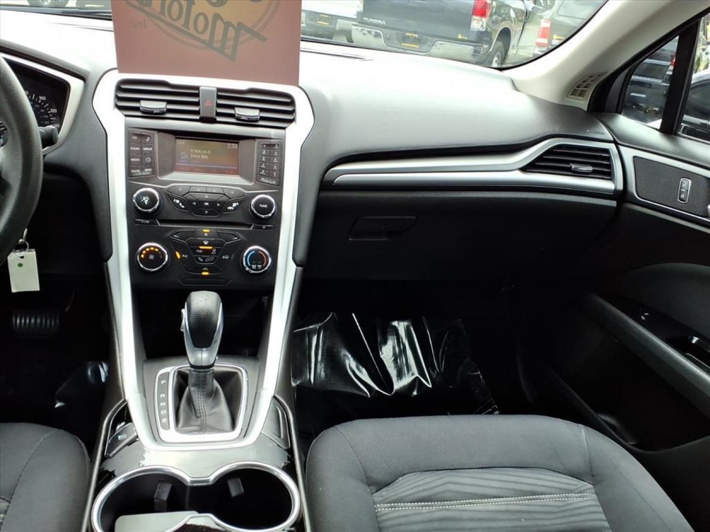 2016 Black Ford Fusion SE (3FA6P0H70GR) with an 2.5L 4 Cylinder Sequential-Port F.I. engine, 4CYL transmission, located at 50 Eastern Blvd., Essex, MD, 21221, (410) 686-3444, 39.304367, -76.484947 - Photo#15