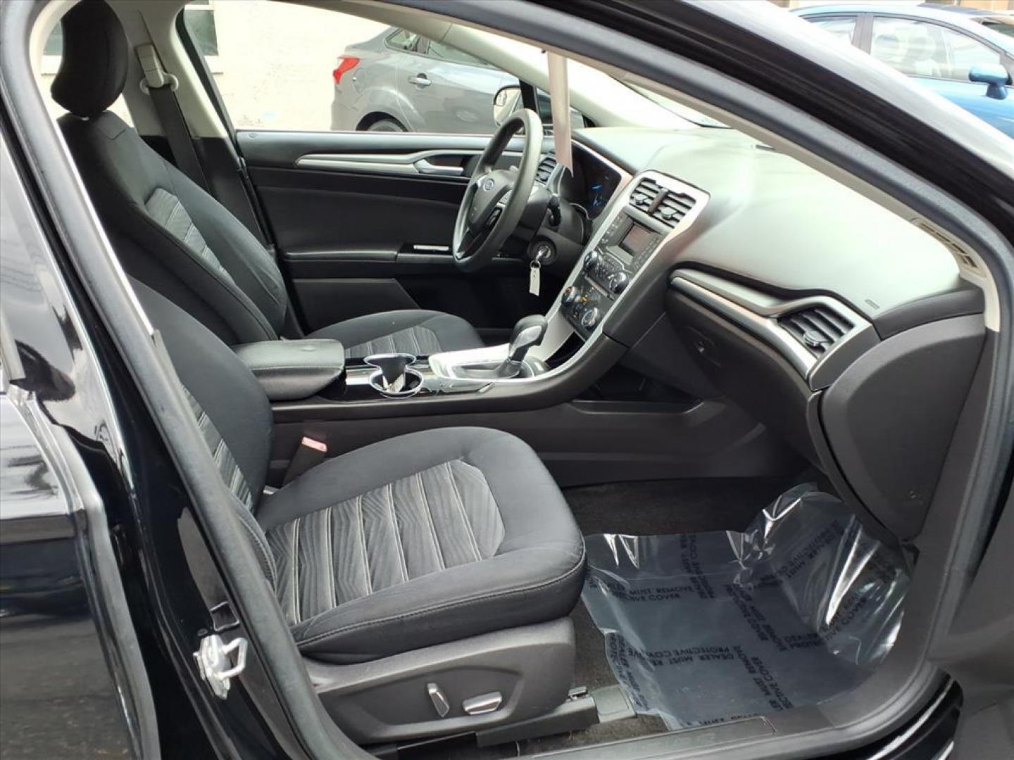 2016 Black Ford Fusion SE (3FA6P0H70GR) with an 2.5L 4 Cylinder Sequential-Port F.I. engine, 4CYL transmission, located at 50 Eastern Blvd., Essex, MD, 21221, (410) 686-3444, 39.304367, -76.484947 - Photo#16