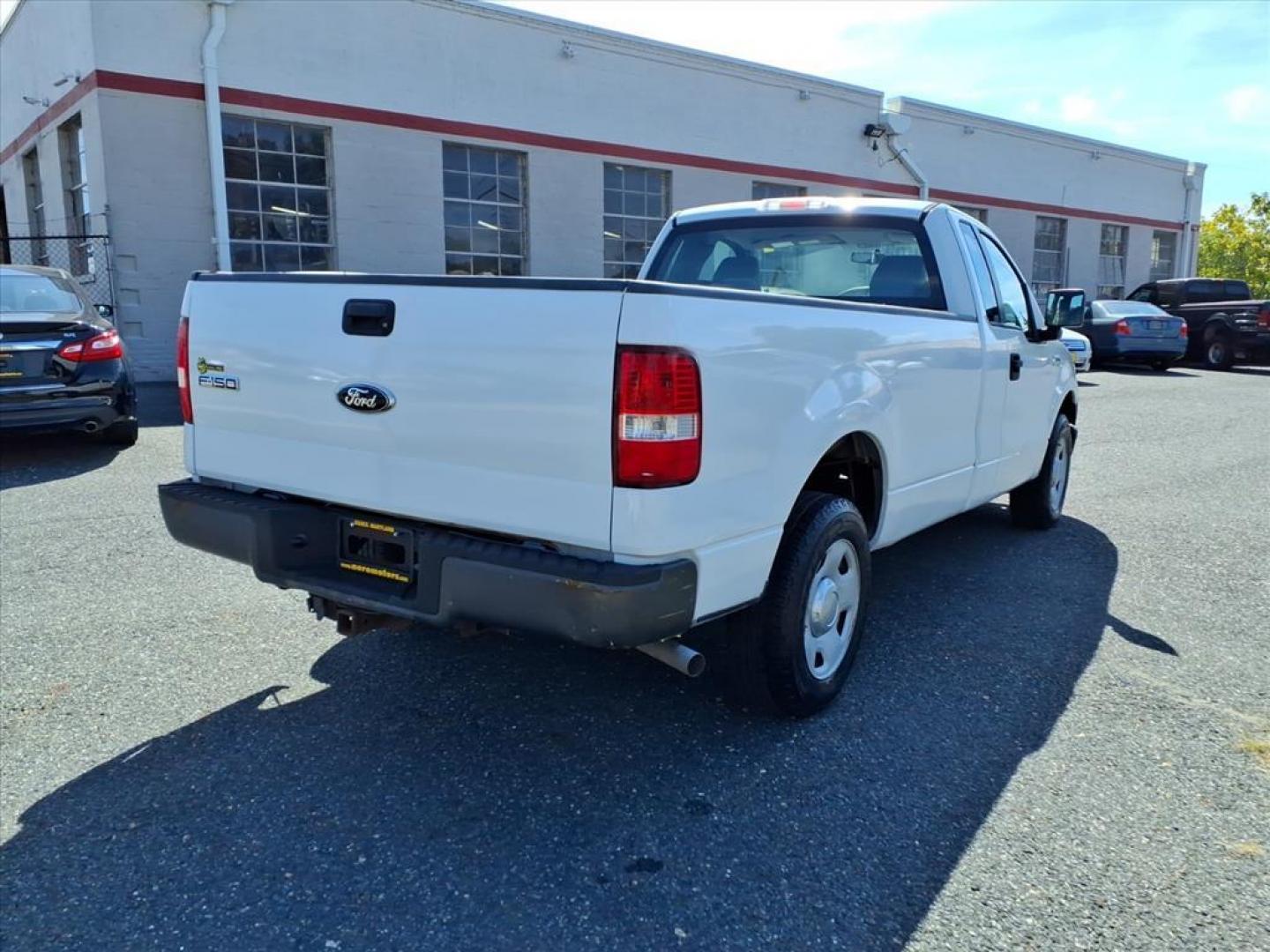 2007 Oxford White Clearcoat Ford F-150 XL (1FTPF12V27N) with an 5.4L Triton 5.4L Flex Fuel V8 300hp 365ft. lbs. Fuel Injected engine, 4-Speed Automatic transmission, located at 50 Eastern Blvd., Essex, MD, 21221, (410) 686-3444, 39.304367, -76.484947 - Photo#4