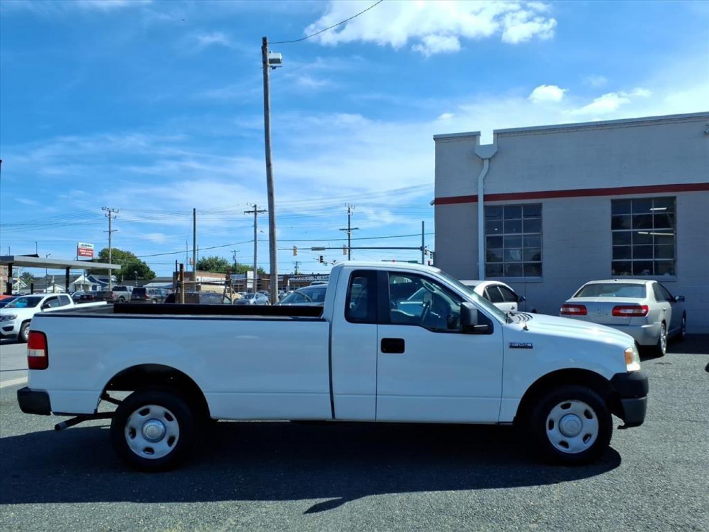 2007 Oxford White Clearcoat Ford F-150 XL (1FTPF12V27N) with an 5.4L Triton 5.4L Flex Fuel V8 300hp 365ft. lbs. Fuel Injected engine, 4-Speed Automatic transmission, located at 50 Eastern Blvd., Essex, MD, 21221, (410) 686-3444, 39.304367, -76.484947 - Photo#5