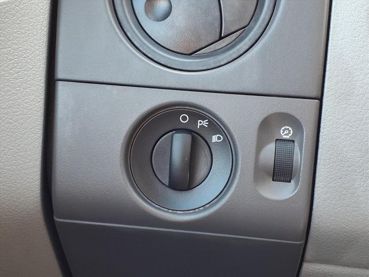 2007 Oxford White Clearcoat Ford F-150 XL (1FTPF12V27N) with an 5.4L Triton 5.4L Flex Fuel V8 300hp 365ft. lbs. Fuel Injected engine, 4-Speed Automatic transmission, located at 50 Eastern Blvd., Essex, MD, 21221, (410) 686-3444, 39.304367, -76.484947 - Photo#15