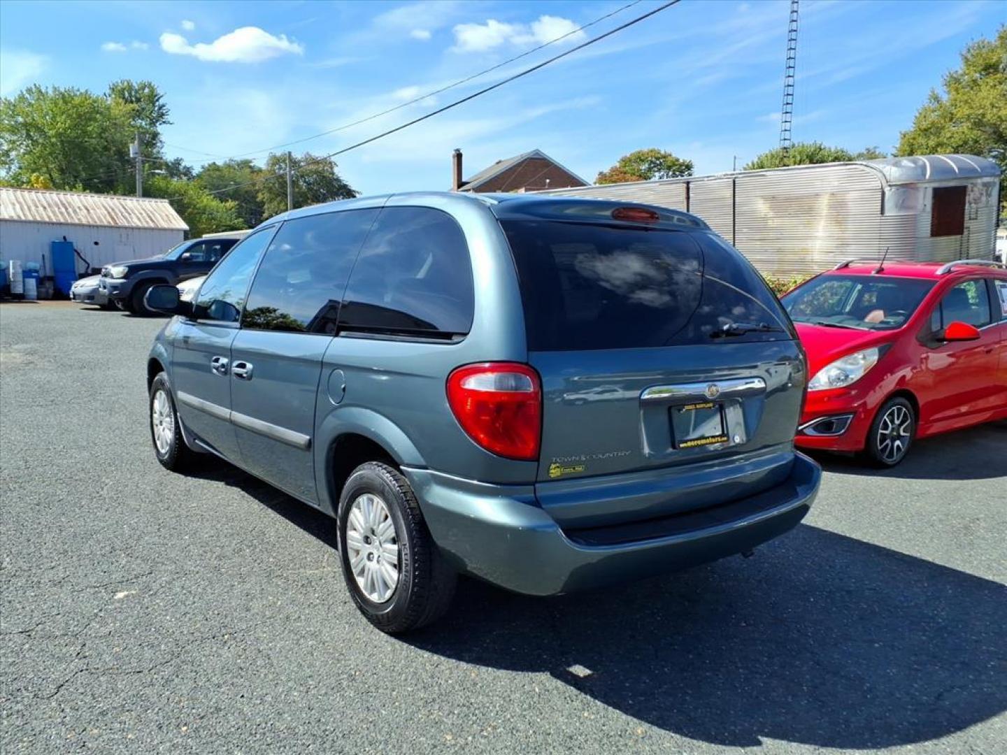 2005 Butane Blue Pearlcoat Chrysler Town and Country Base (1C4GP45R05B) with an 3.3L 3L NA V6 overhead valves (OHV) 12V Fuel Injected engine, 4-Speed Automatic transmission, located at 50 Eastern Blvd., Essex, MD, 21221, (410) 686-3444, 39.304367, -76.484947 - Photo#2