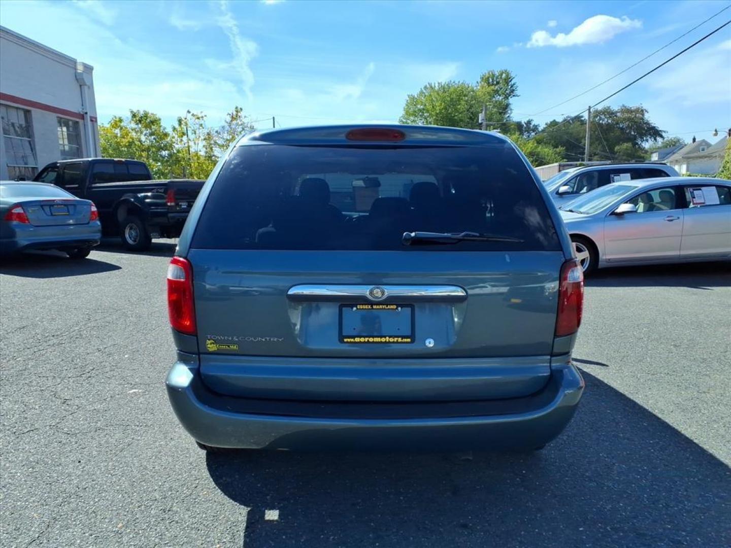 2005 Butane Blue Pearlcoat Chrysler Town and Country Base (1C4GP45R05B) with an 3.3L 3L NA V6 overhead valves (OHV) 12V Fuel Injected engine, 4-Speed Automatic transmission, located at 50 Eastern Blvd., Essex, MD, 21221, (410) 686-3444, 39.304367, -76.484947 - Photo#3