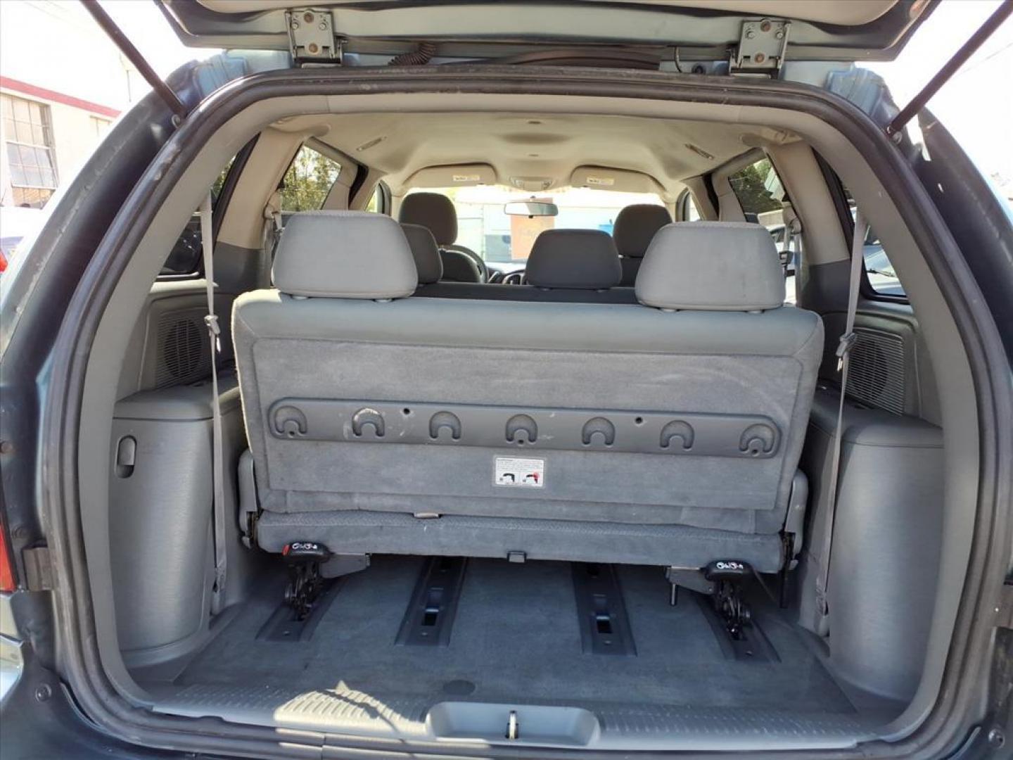 2005 Butane Blue Pearlcoat Chrysler Town and Country Base (1C4GP45R05B) with an 3.3L 3L NA V6 overhead valves (OHV) 12V Fuel Injected engine, 4-Speed Automatic transmission, located at 50 Eastern Blvd., Essex, MD, 21221, (410) 686-3444, 39.304367, -76.484947 - Photo#4