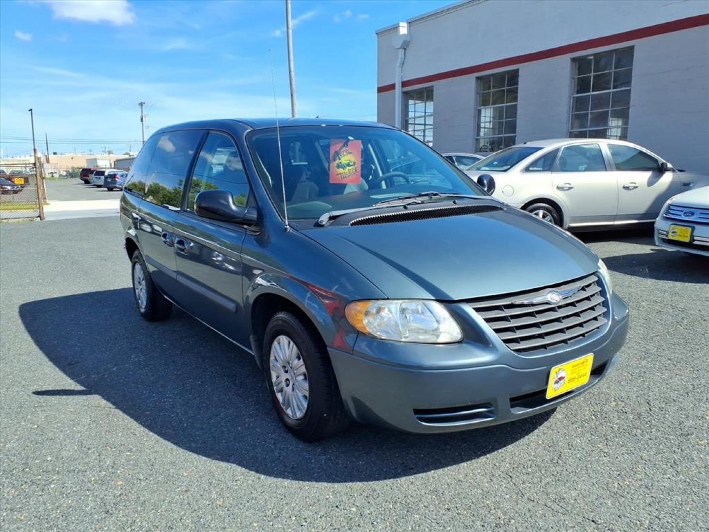 2005 Butane Blue Pearlcoat Chrysler Town and Country Base (1C4GP45R05B) with an 3.3L 3L NA V6 overhead valves (OHV) 12V Fuel Injected engine, 4-Speed Automatic transmission, located at 50 Eastern Blvd., Essex, MD, 21221, (410) 686-3444, 39.304367, -76.484947 - Photo#7