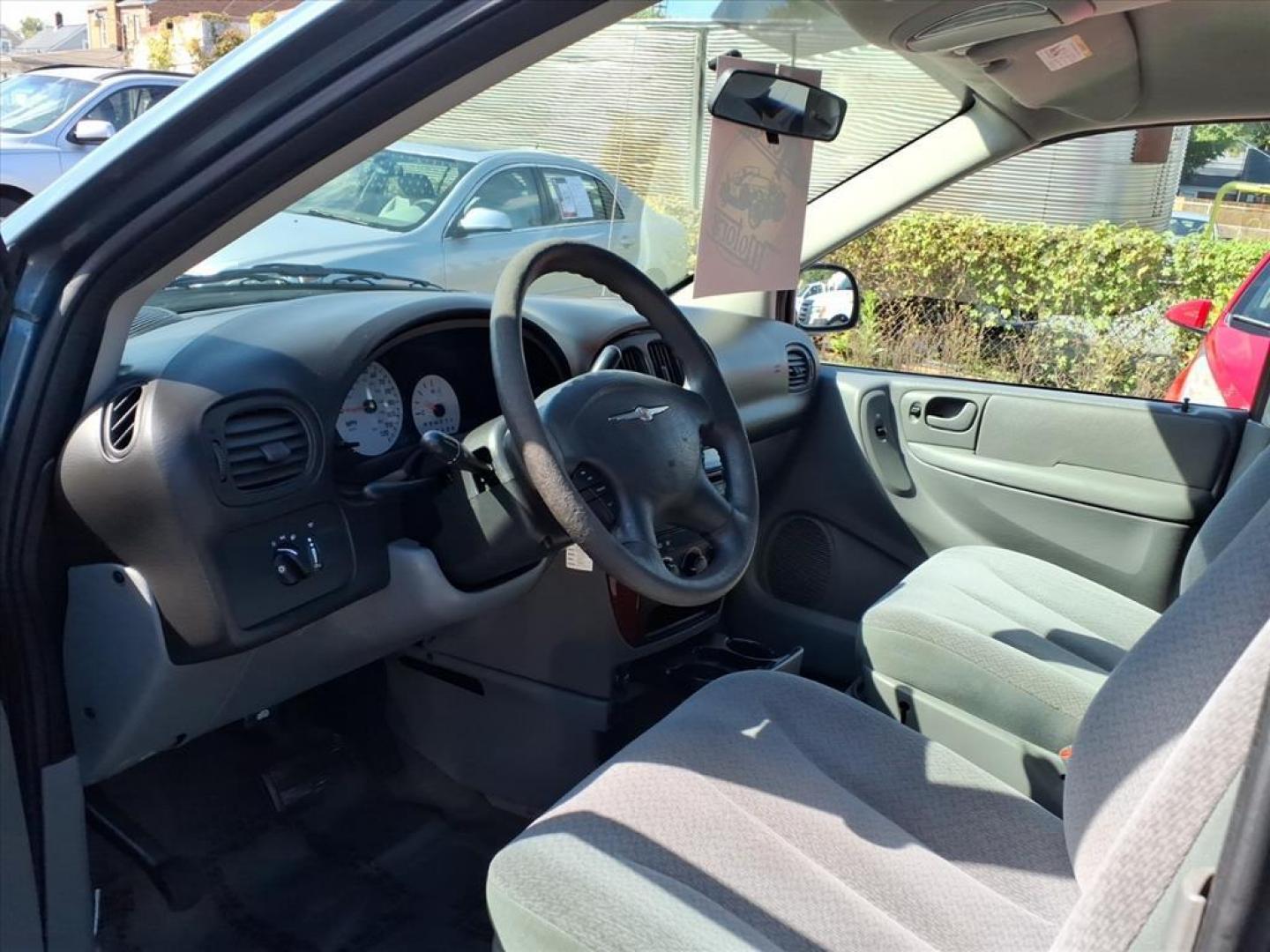 2005 Butane Blue Pearlcoat Chrysler Town and Country Base (1C4GP45R05B) with an 3.3L 3L NA V6 overhead valves (OHV) 12V Fuel Injected engine, 4-Speed Automatic transmission, located at 50 Eastern Blvd., Essex, MD, 21221, (410) 686-3444, 39.304367, -76.484947 - Photo#10