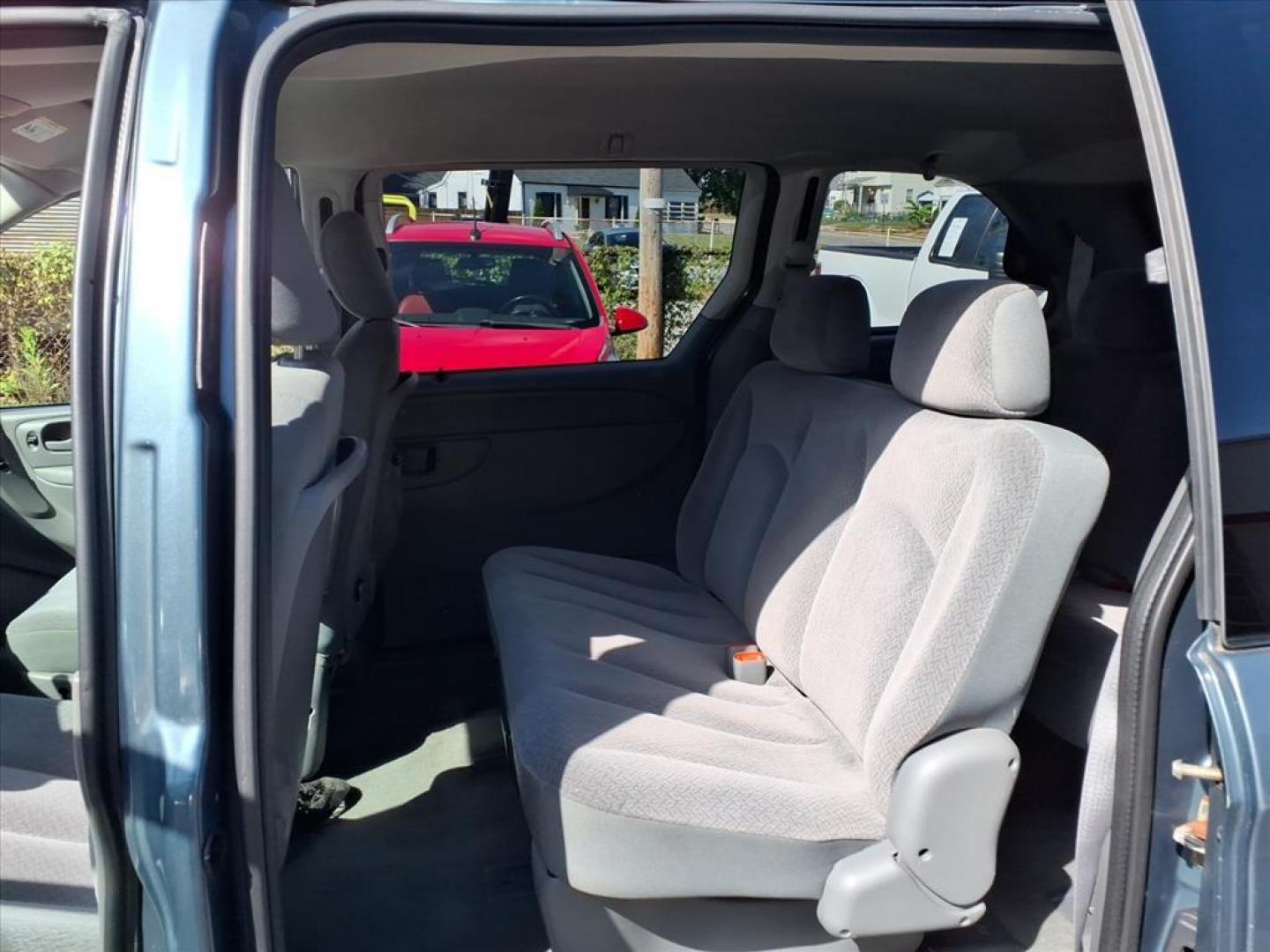 2005 Butane Blue Pearlcoat Chrysler Town and Country Base (1C4GP45R05B) with an 3.3L 3L NA V6 overhead valves (OHV) 12V Fuel Injected engine, 4-Speed Automatic transmission, located at 50 Eastern Blvd., Essex, MD, 21221, (410) 686-3444, 39.304367, -76.484947 - Photo#12