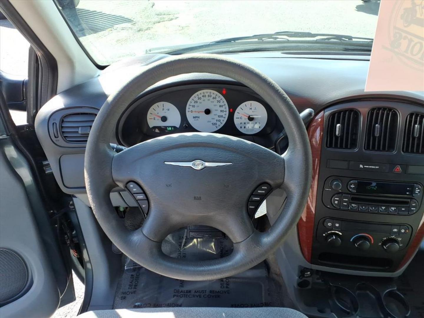 2005 Butane Blue Pearlcoat Chrysler Town and Country Base (1C4GP45R05B) with an 3.3L 3L NA V6 overhead valves (OHV) 12V Fuel Injected engine, 4-Speed Automatic transmission, located at 50 Eastern Blvd., Essex, MD, 21221, (410) 686-3444, 39.304367, -76.484947 - Photo#13
