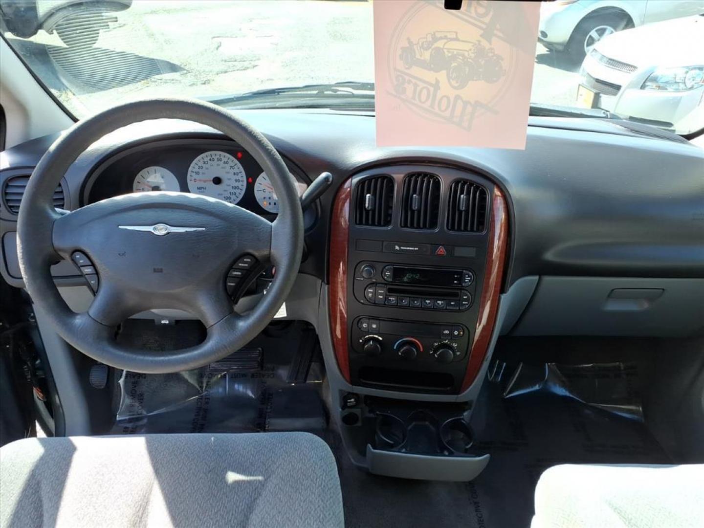 2005 Butane Blue Pearlcoat Chrysler Town and Country Base (1C4GP45R05B) with an 3.3L 3L NA V6 overhead valves (OHV) 12V Fuel Injected engine, 4-Speed Automatic transmission, located at 50 Eastern Blvd., Essex, MD, 21221, (410) 686-3444, 39.304367, -76.484947 - Photo#14