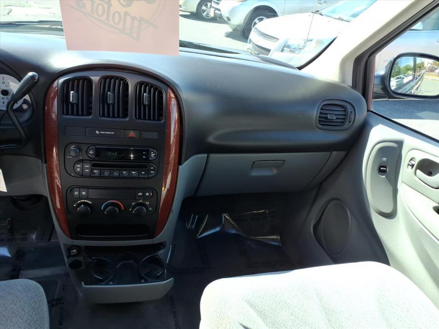 2005 Butane Blue Pearlcoat Chrysler Town and Country Base (1C4GP45R05B) with an 3.3L 3L NA V6 overhead valves (OHV) 12V Fuel Injected engine, 4-Speed Automatic transmission, located at 50 Eastern Blvd., Essex, MD, 21221, (410) 686-3444, 39.304367, -76.484947 - Photo#15