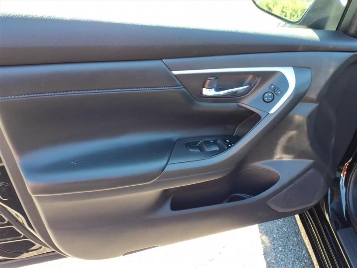 2016 Super Black Nissan Altima 2.5 SR (1N4AL3AP4GC) with an 2.5L 2.5L I4 182hp 180ft. lbs. Sequential-Port F.I. engine, CVT transmission, located at 50 Eastern Blvd., Essex, MD, 21221, (410) 686-3444, 39.304367, -76.484947 - Photo#9