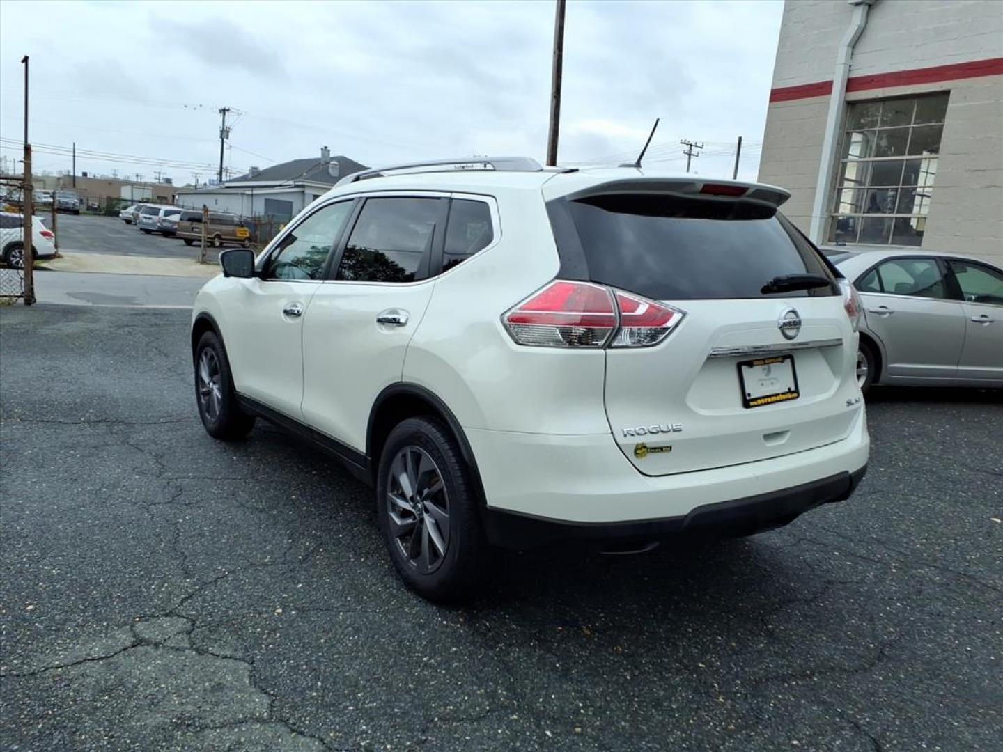 2016 Pearl White Nissan Rogue SL (5N1AT2MV7GC) with an 2.5L 2.5L I4 170hp 175ft. lbs. Sequential-Port F.I. engine, CVT transmission, located at 50 Eastern Blvd., Essex, MD, 21221, (410) 686-3444, 39.304367, -76.484947 - Photo#2
