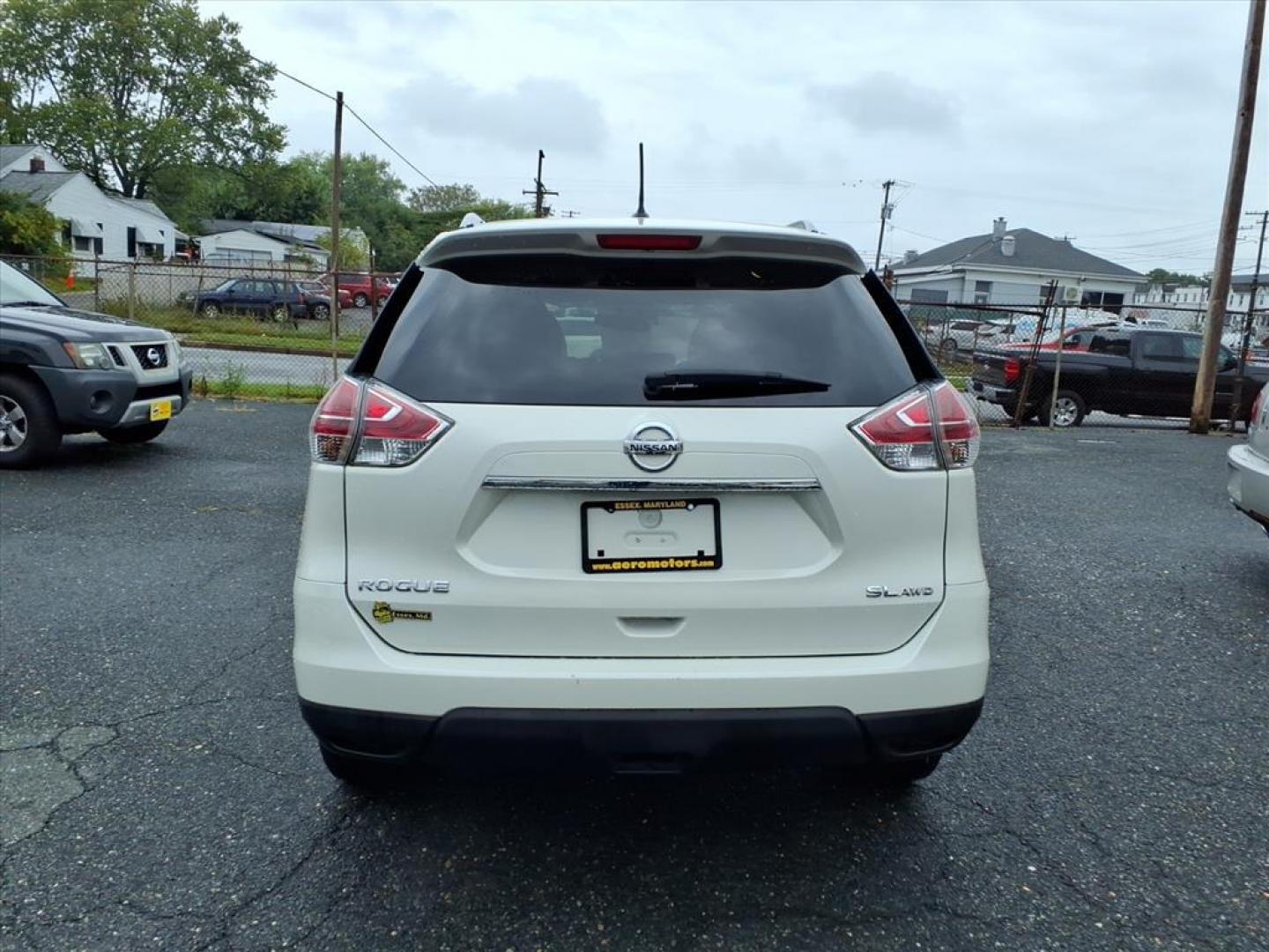 2016 Pearl White Nissan Rogue SL (5N1AT2MV7GC) with an 2.5L 2.5L I4 170hp 175ft. lbs. Sequential-Port F.I. engine, CVT transmission, located at 50 Eastern Blvd., Essex, MD, 21221, (410) 686-3444, 39.304367, -76.484947 - Photo#3