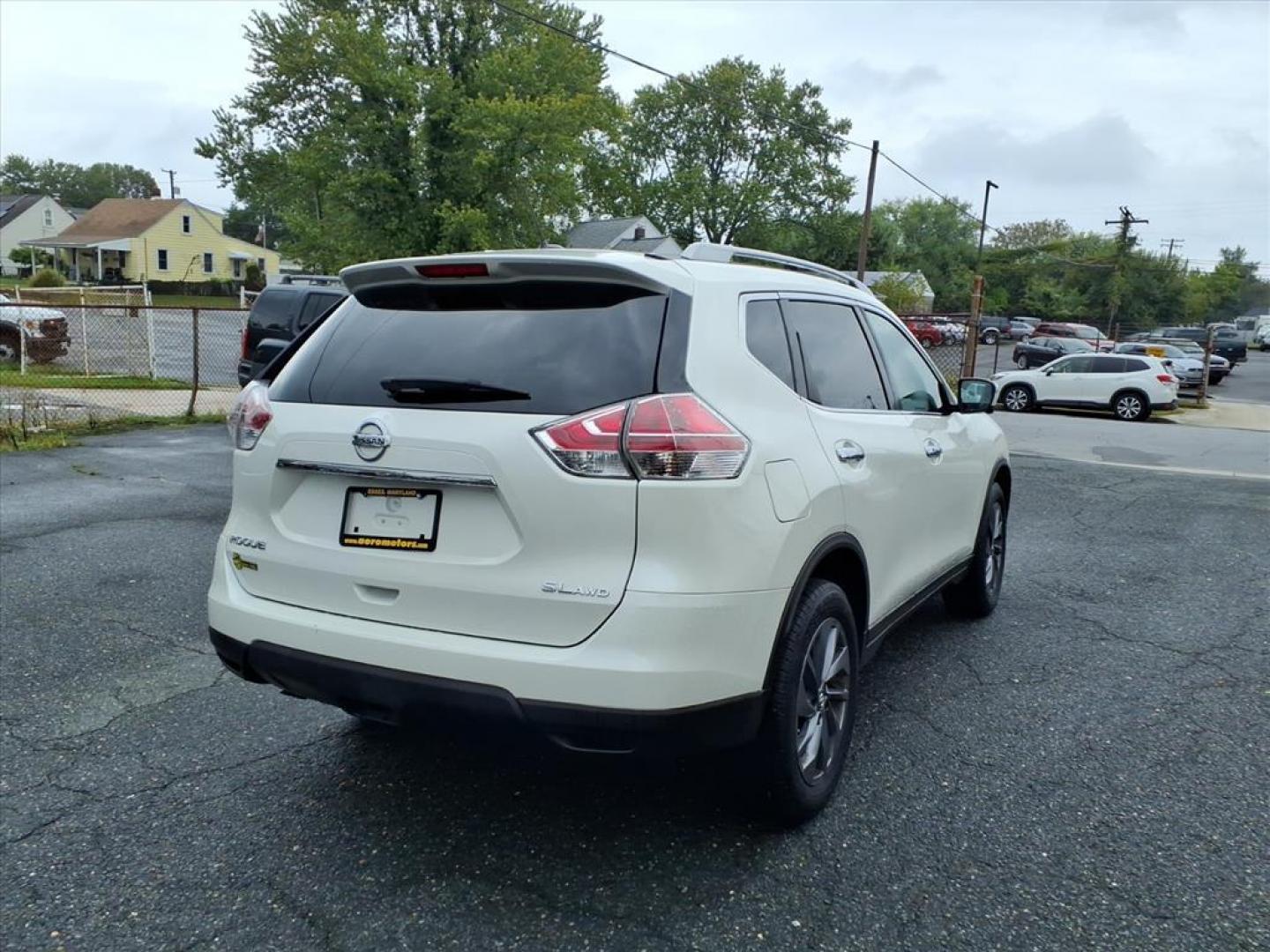 2016 Pearl White Nissan Rogue SL (5N1AT2MV7GC) with an 2.5L 2.5L I4 170hp 175ft. lbs. Sequential-Port F.I. engine, CVT transmission, located at 50 Eastern Blvd., Essex, MD, 21221, (410) 686-3444, 39.304367, -76.484947 - Photo#5
