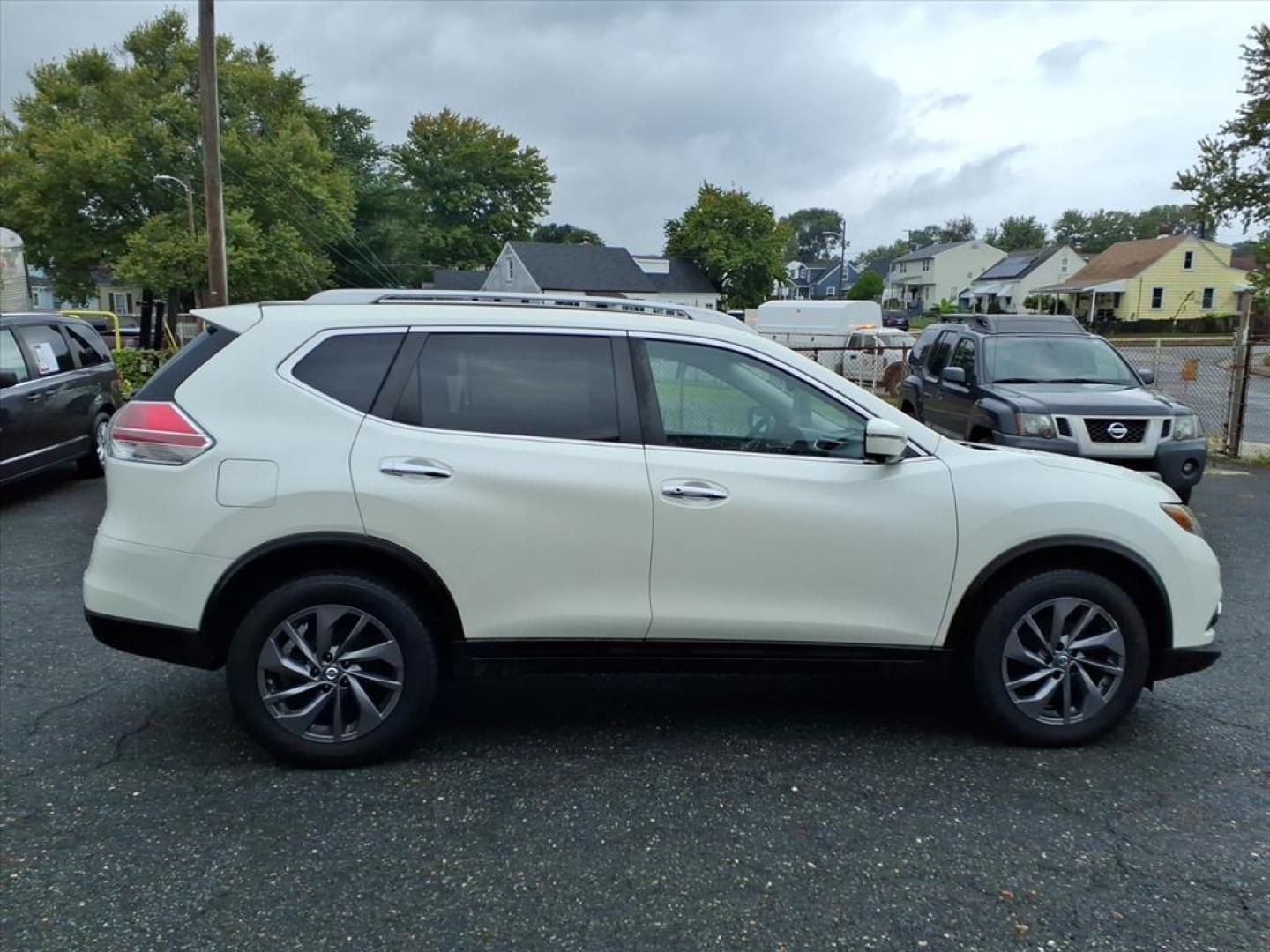 2016 Pearl White Nissan Rogue SL (5N1AT2MV7GC) with an 2.5L 2.5L I4 170hp 175ft. lbs. Sequential-Port F.I. engine, CVT transmission, located at 50 Eastern Blvd., Essex, MD, 21221, (410) 686-3444, 39.304367, -76.484947 - Photo#6