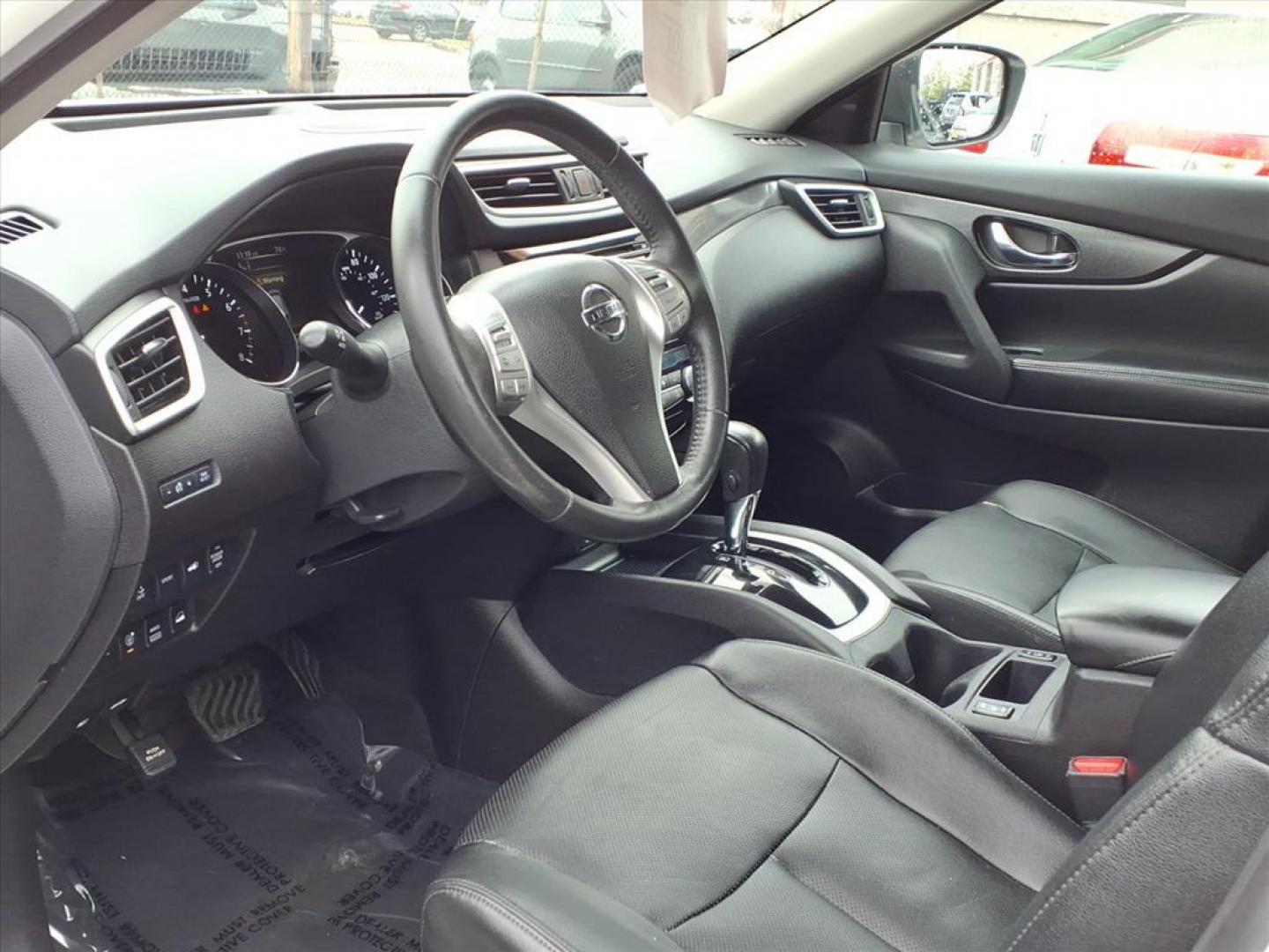 2016 Pearl White Nissan Rogue SL (5N1AT2MV7GC) with an 2.5L 2.5L I4 170hp 175ft. lbs. Sequential-Port F.I. engine, CVT transmission, located at 50 Eastern Blvd., Essex, MD, 21221, (410) 686-3444, 39.304367, -76.484947 - Photo#11