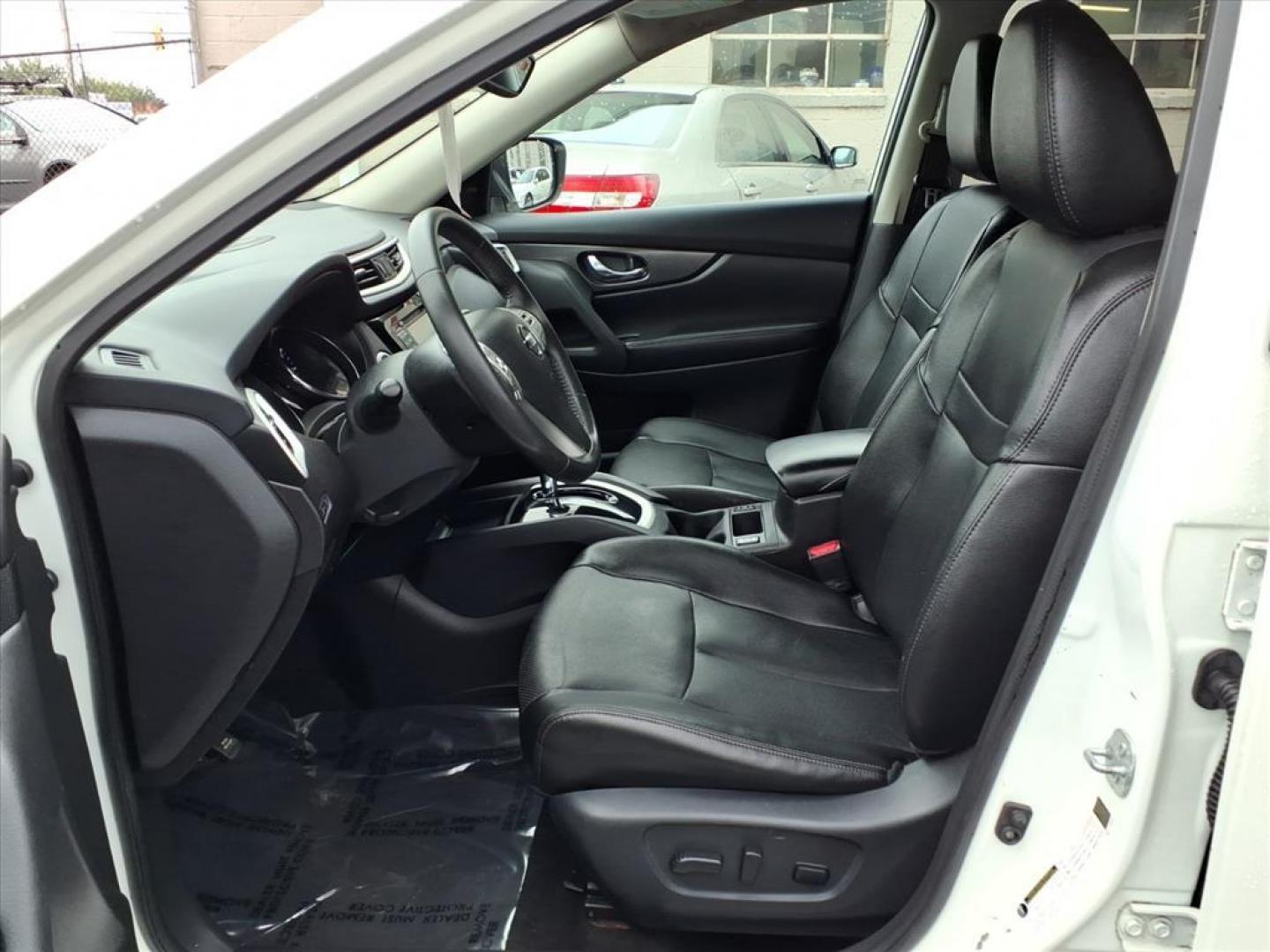 2016 Pearl White Nissan Rogue SL (5N1AT2MV7GC) with an 2.5L 2.5L I4 170hp 175ft. lbs. Sequential-Port F.I. engine, CVT transmission, located at 50 Eastern Blvd., Essex, MD, 21221, (410) 686-3444, 39.304367, -76.484947 - Photo#12