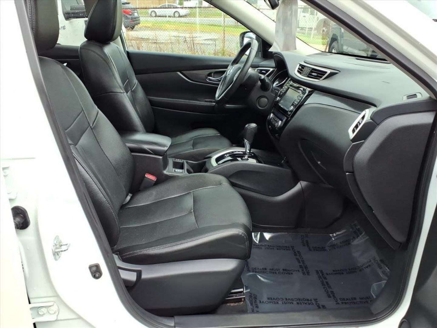 2016 Pearl White Nissan Rogue SL (5N1AT2MV7GC) with an 2.5L 2.5L I4 170hp 175ft. lbs. Sequential-Port F.I. engine, CVT transmission, located at 50 Eastern Blvd., Essex, MD, 21221, (410) 686-3444, 39.304367, -76.484947 - Photo#18