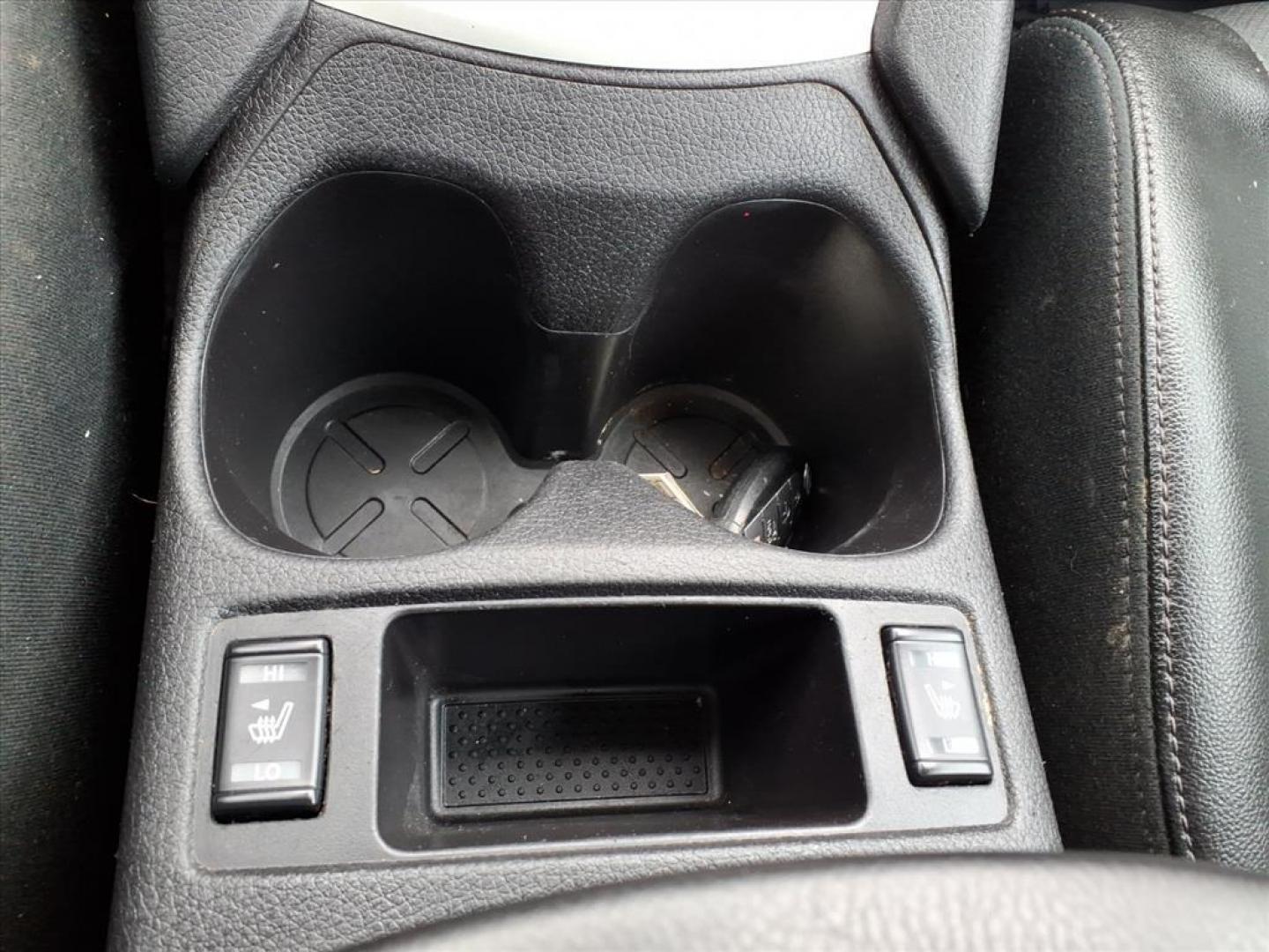 2016 Pearl White Nissan Rogue SL (5N1AT2MV7GC) with an 2.5L 2.5L I4 170hp 175ft. lbs. Sequential-Port F.I. engine, CVT transmission, located at 50 Eastern Blvd., Essex, MD, 21221, (410) 686-3444, 39.304367, -76.484947 - Photo#19