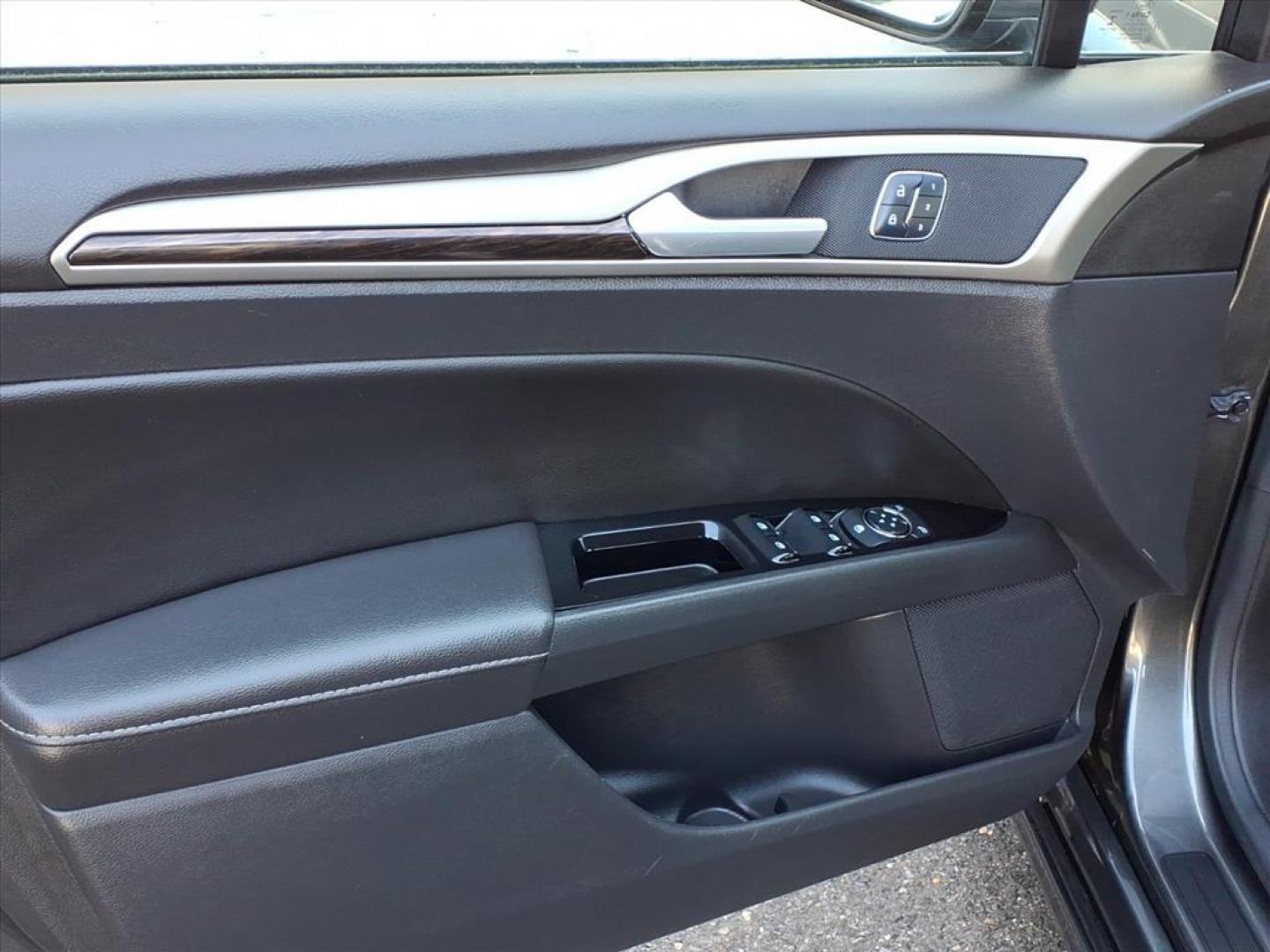 2015 Magnetic Metallic Ford Fusion SE (3FA6P0H91FR) with an 2.0L EcoBoost 2.0L Turbo I4 240hp 270ft. lbs. Turbocharged engine, 6-Speed Shiftable Automatic transmission, located at 50 Eastern Blvd., Essex, MD, 21221, (410) 686-3444, 39.304367, -76.484947 - Photo#9
