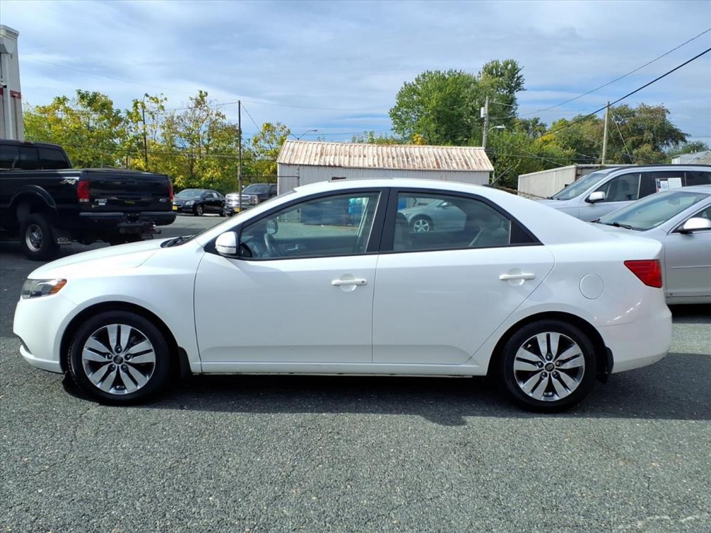 2013 Snow White Pearl Kia Forte EX (KNAFU4A29D5) with an 2.0L 2.0L I4 156hp 144ft. lbs. Sequential-Port F.I. engine, 6-Speed Shiftable Automatic transmission, located at 50 Eastern Blvd., Essex, MD, 21221, (410) 686-3444, 39.304367, -76.484947 - Photo#1